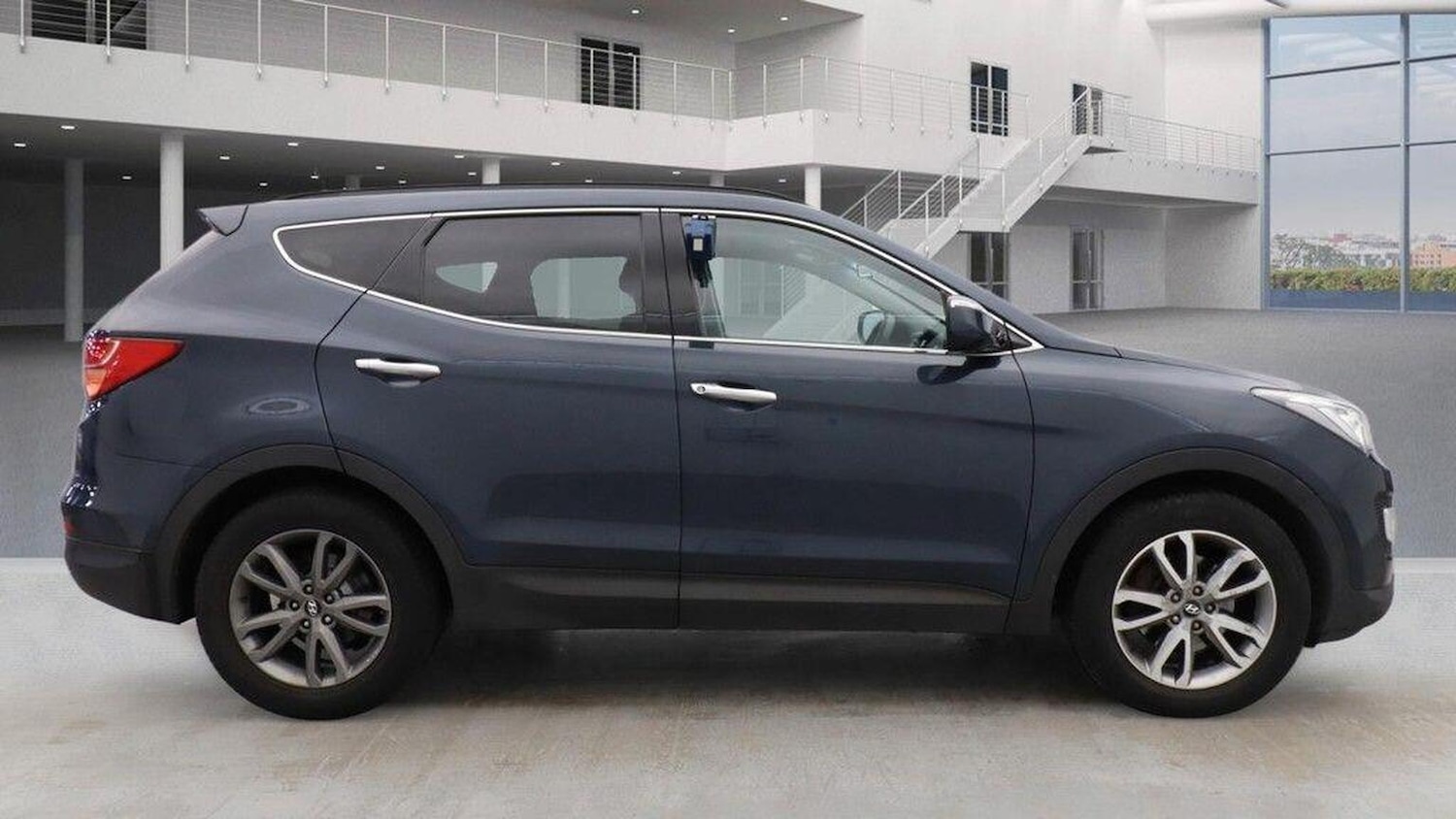 Used Hyundai Santa Fe 2013 for sale - 76904708: Photo 8