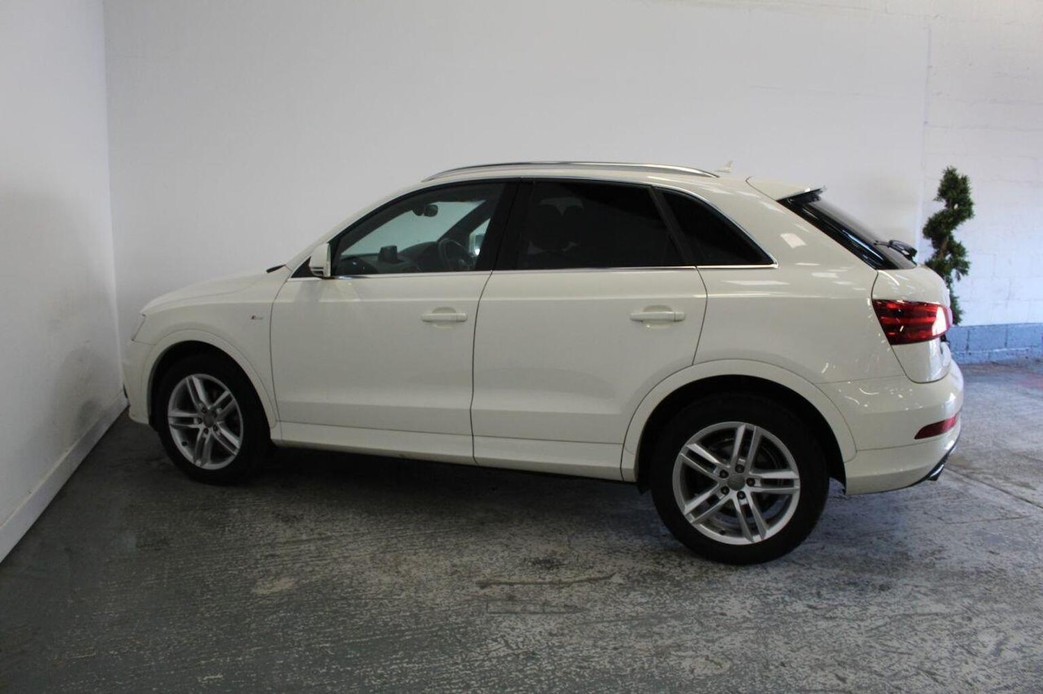 Used Audi Q3 2013 for sale - 76751792: Photo 10