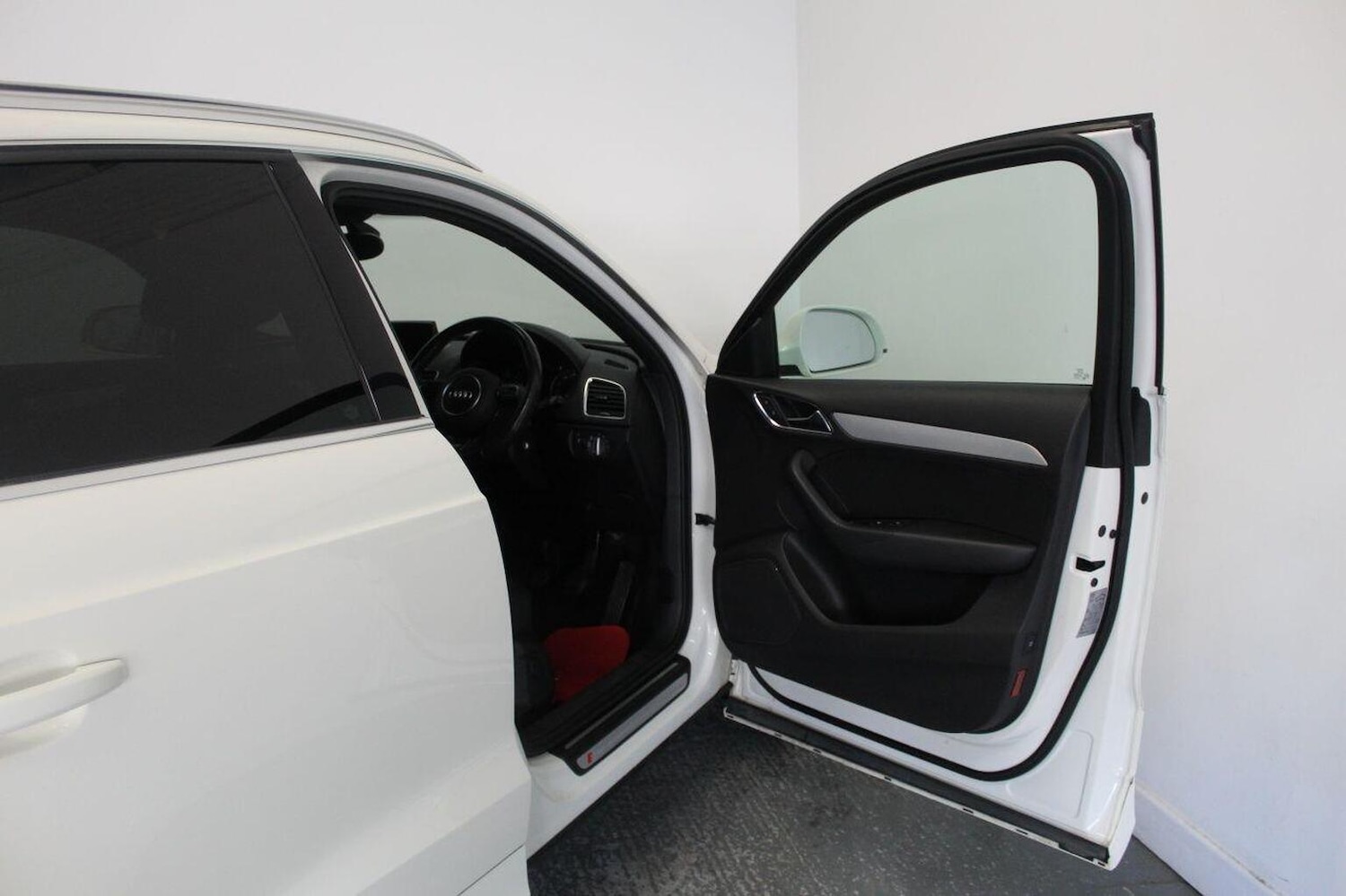 Used Audi Q3 2013 for sale - 76751792: Photo 24