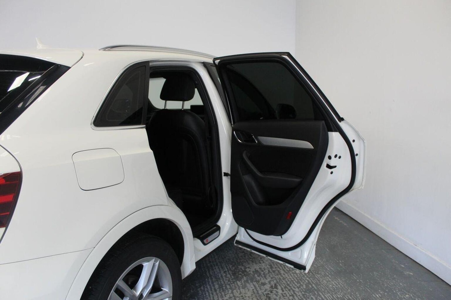 Used Audi Q3 2013 for sale - 76751792: Photo 25