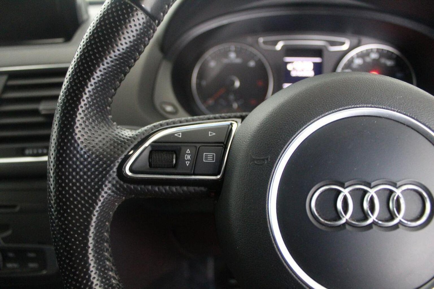 Used Audi Q3 2013 for sale - 76751792: Photo 44