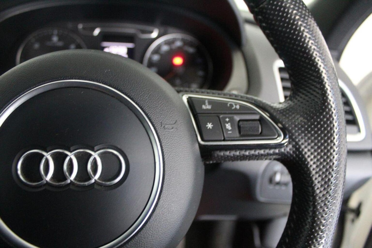 Used Audi Q3 2013 for sale - 76751792: Photo 45