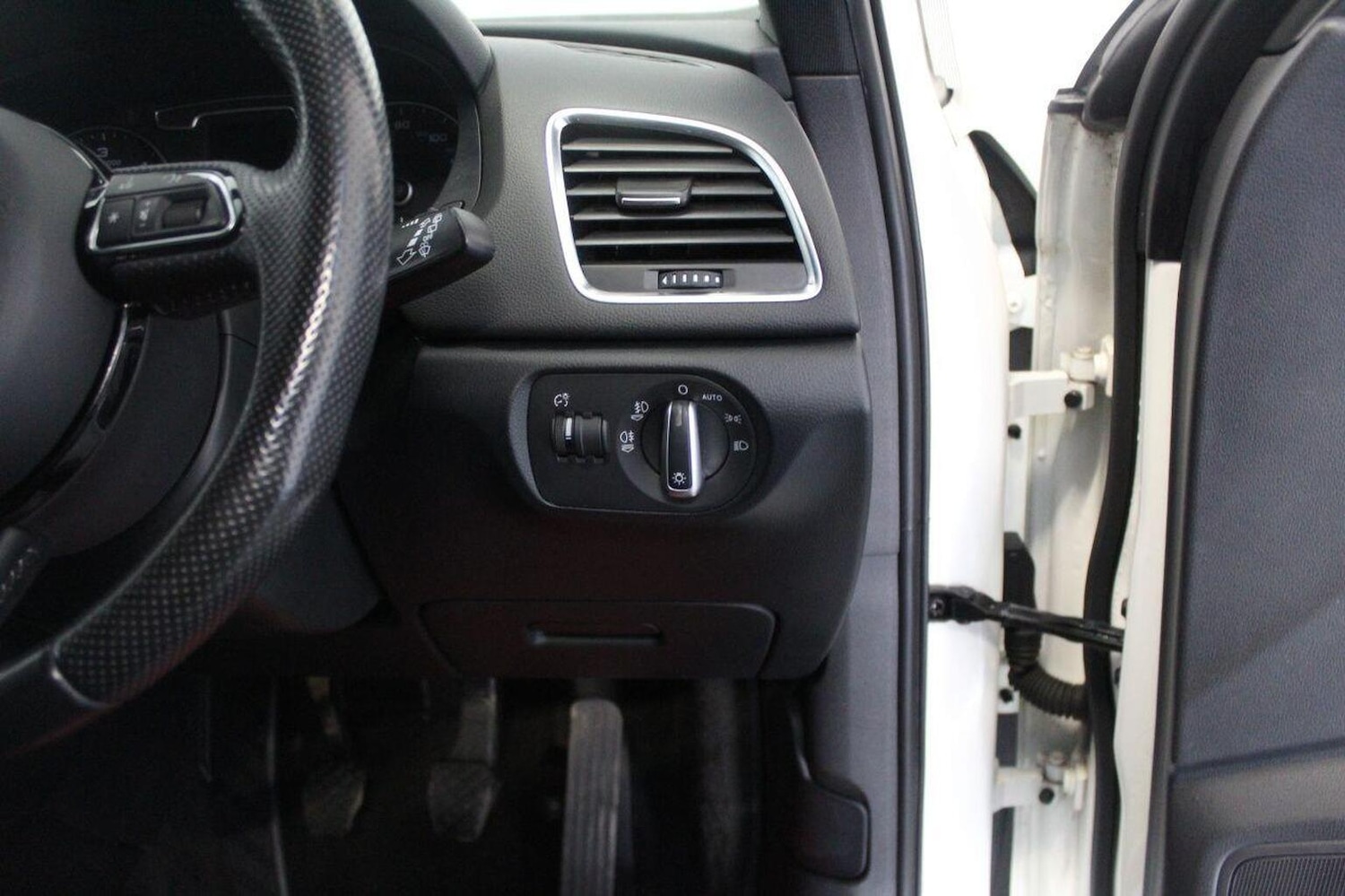 Used Audi Q3 2013 for sale - 76751792: Photo 46