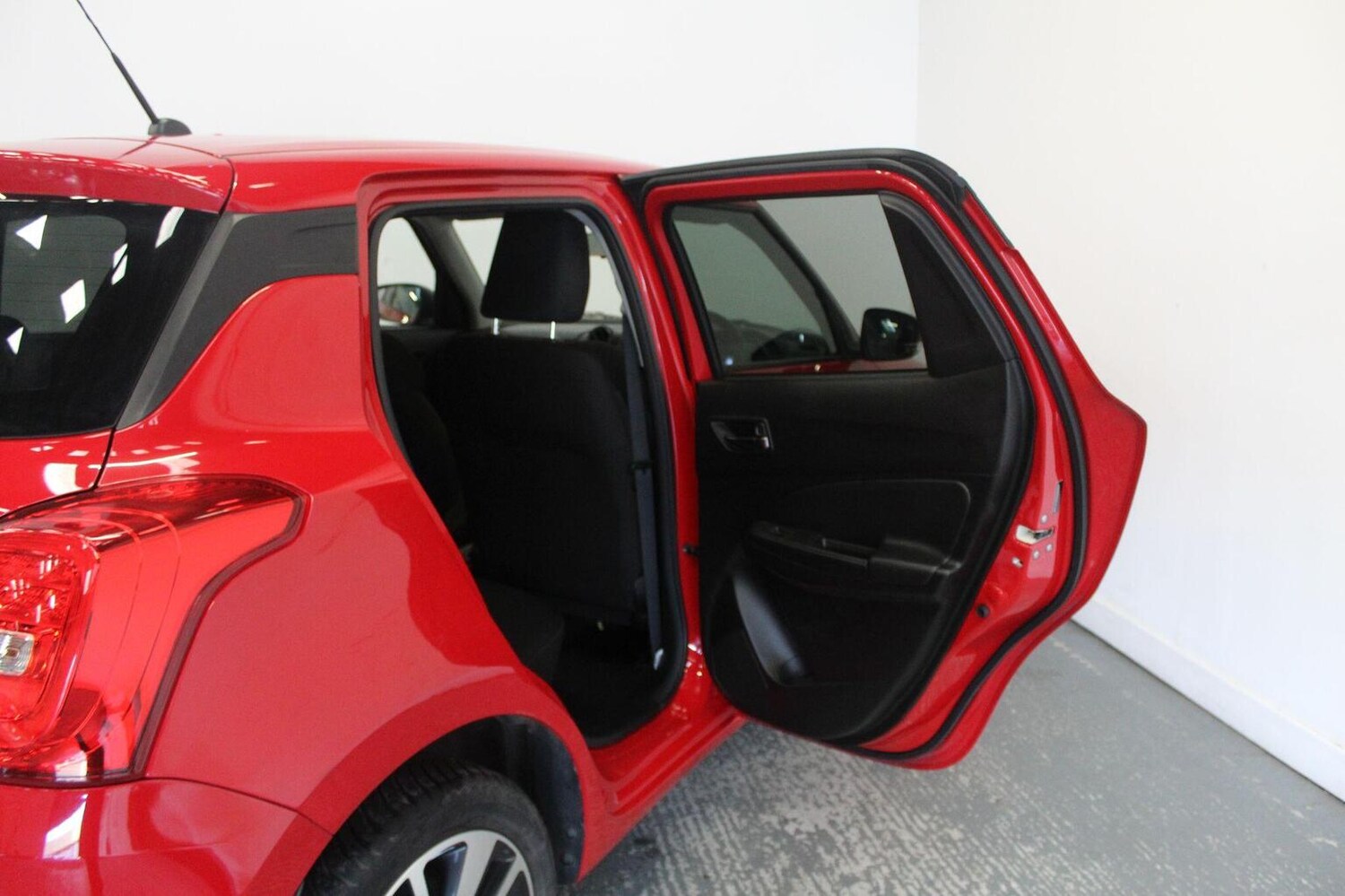 Used Suzuki Swift 2017 for sale - 76178967: Photo 25