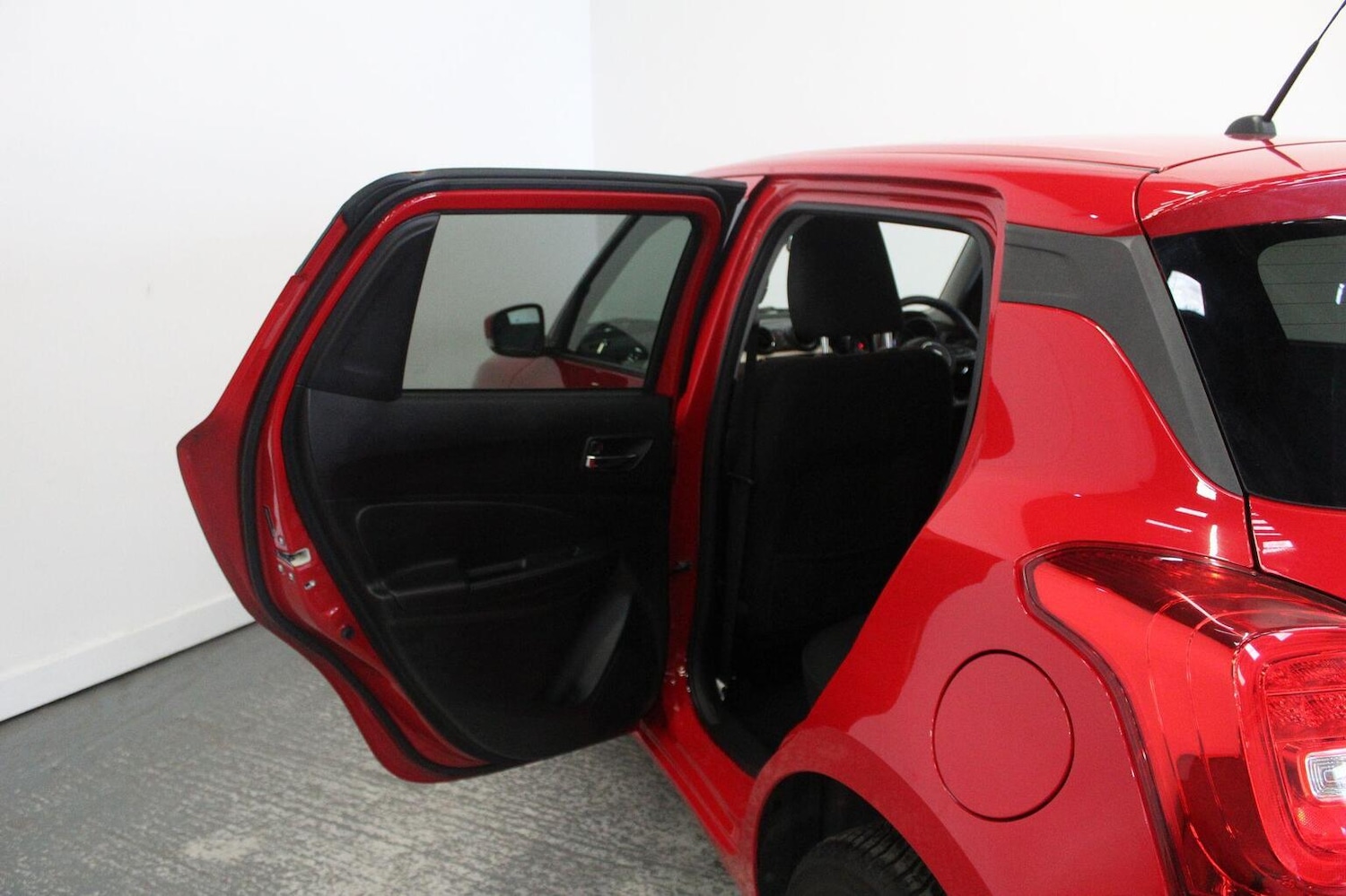 Used Suzuki Swift 2017 for sale - 76178967: Photo 27