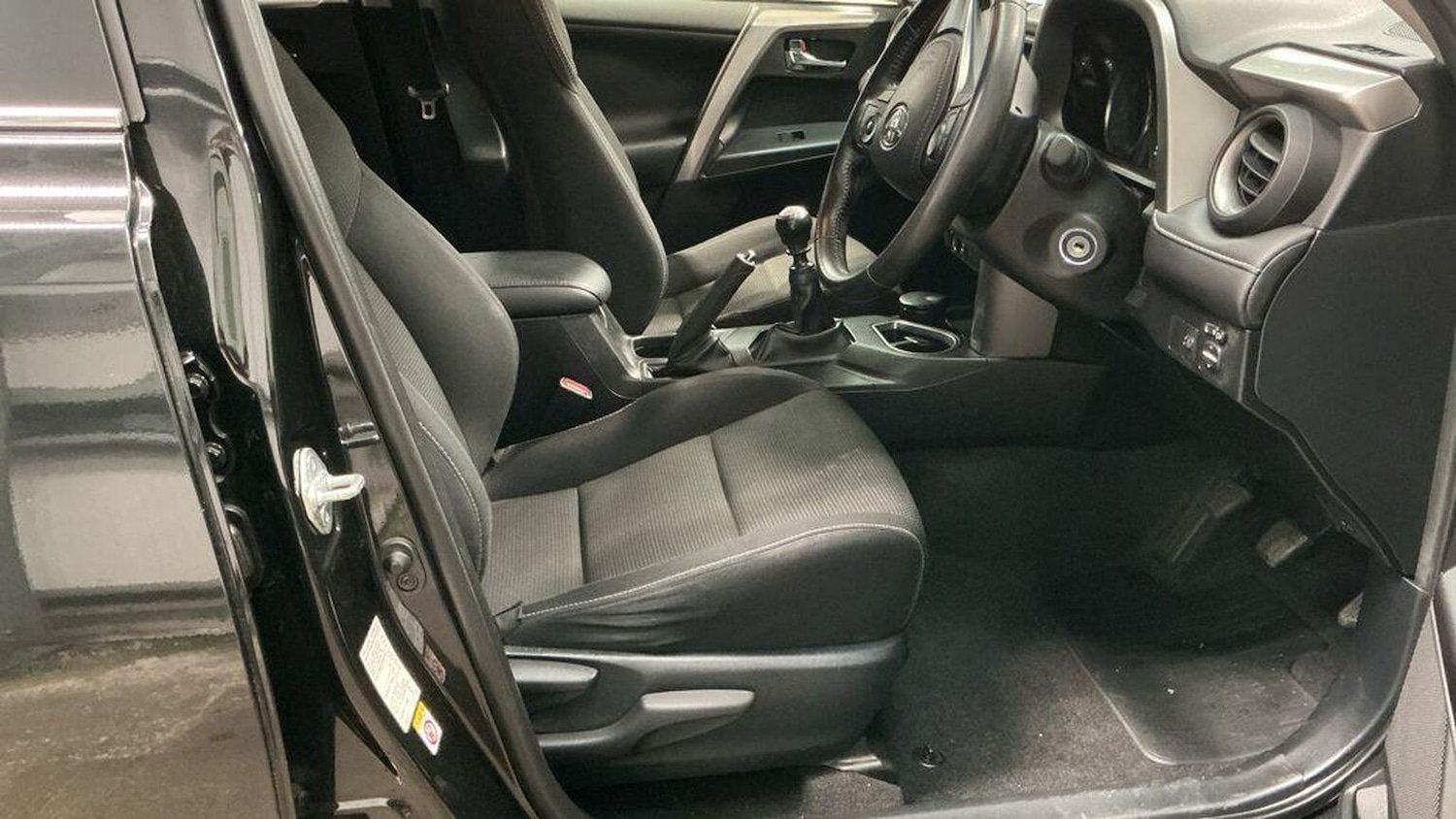 Used Toyota RAV4 2016 for sale - 77937972: Photo 14