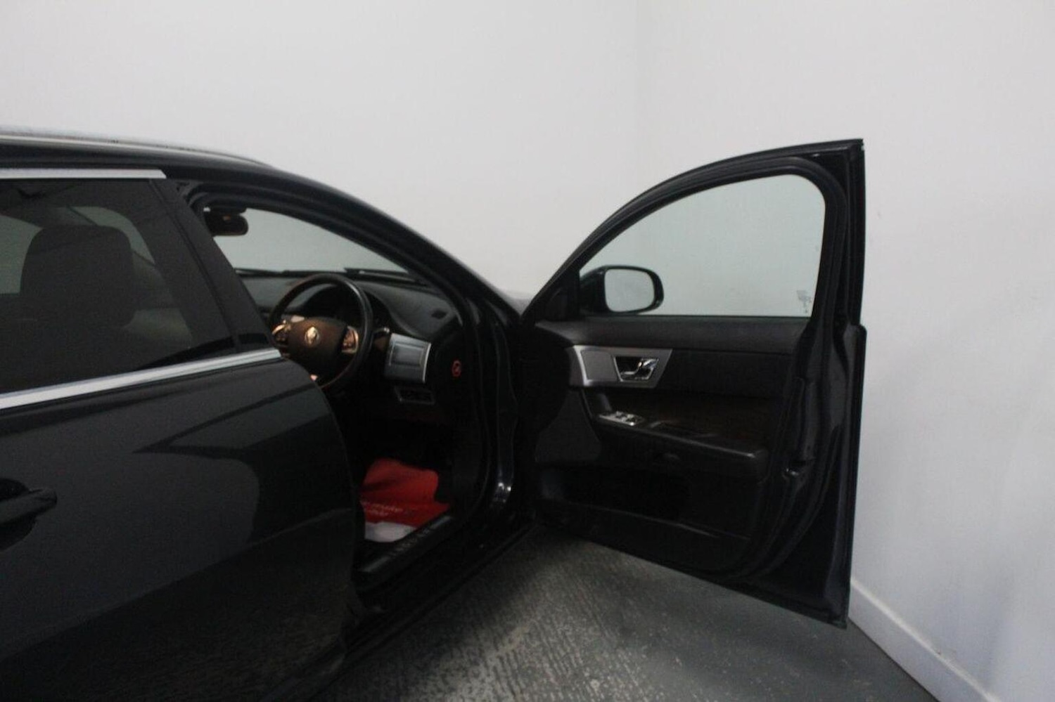 Used Jaguar XF 2013 for sale - 76830345: Photo 26