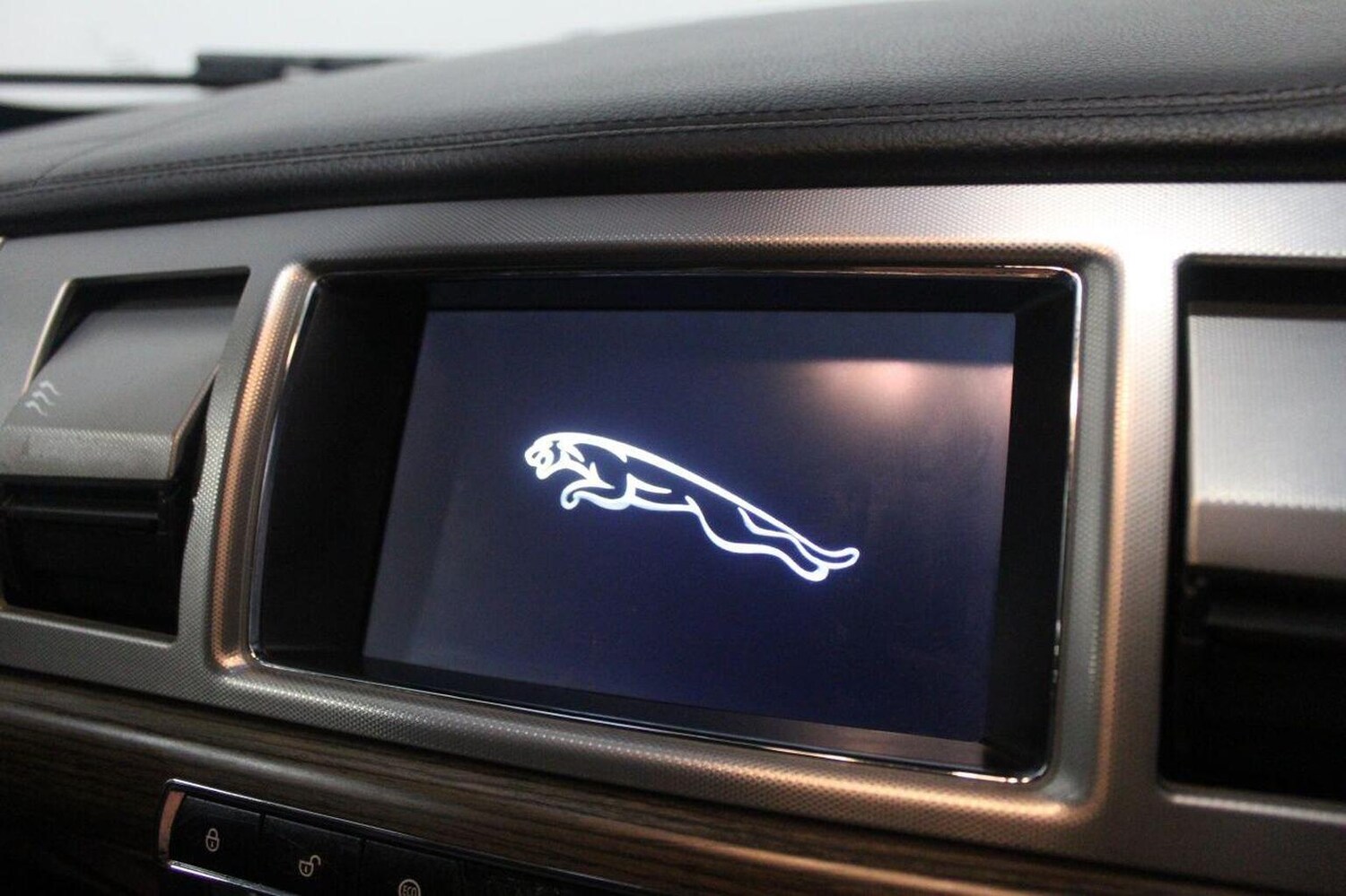 Used Jaguar XF 2013 for sale - 76830345: Photo 36