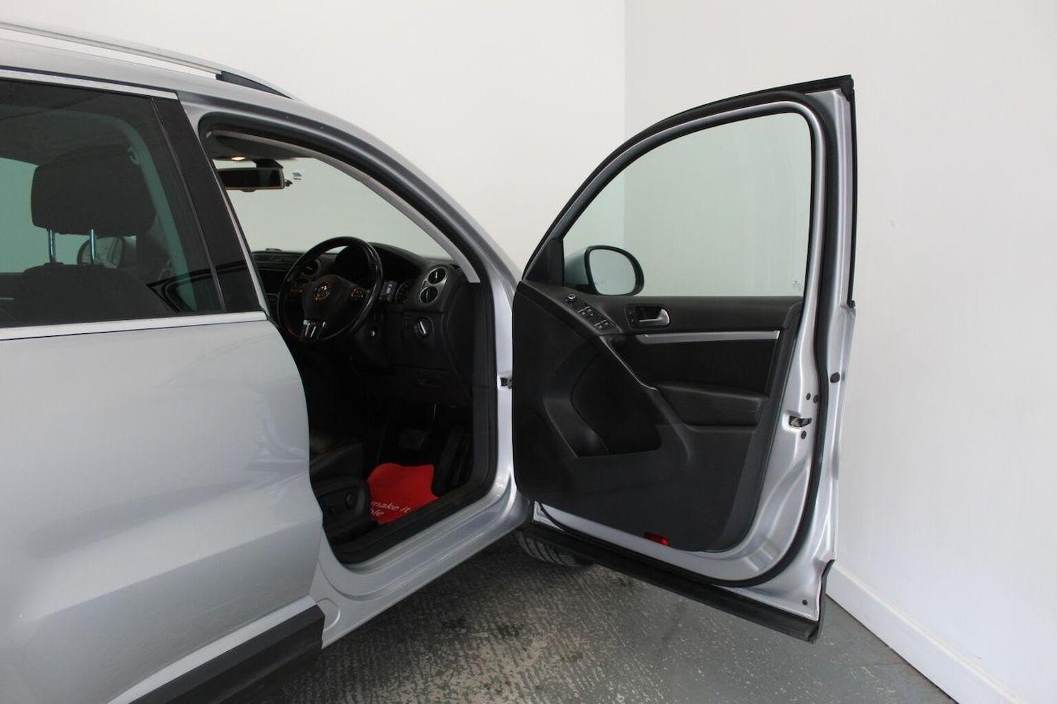 Used Volkswagen Tiguan 2012 for sale - 76402170: Photo 25