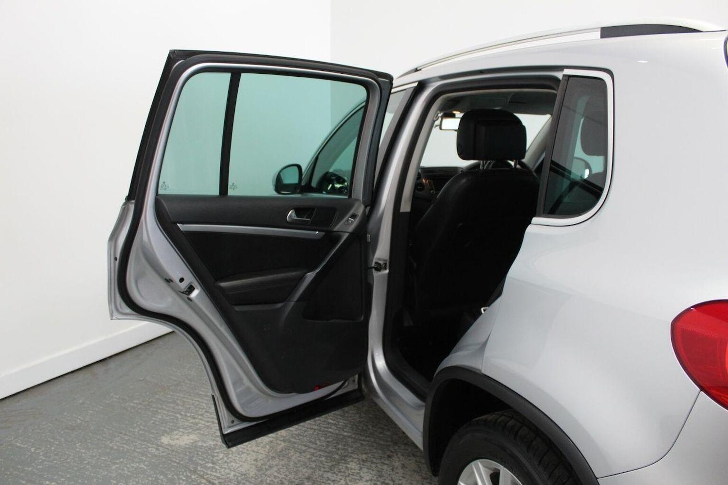 Used Volkswagen Tiguan 2012 for sale - 76402170: Photo 28