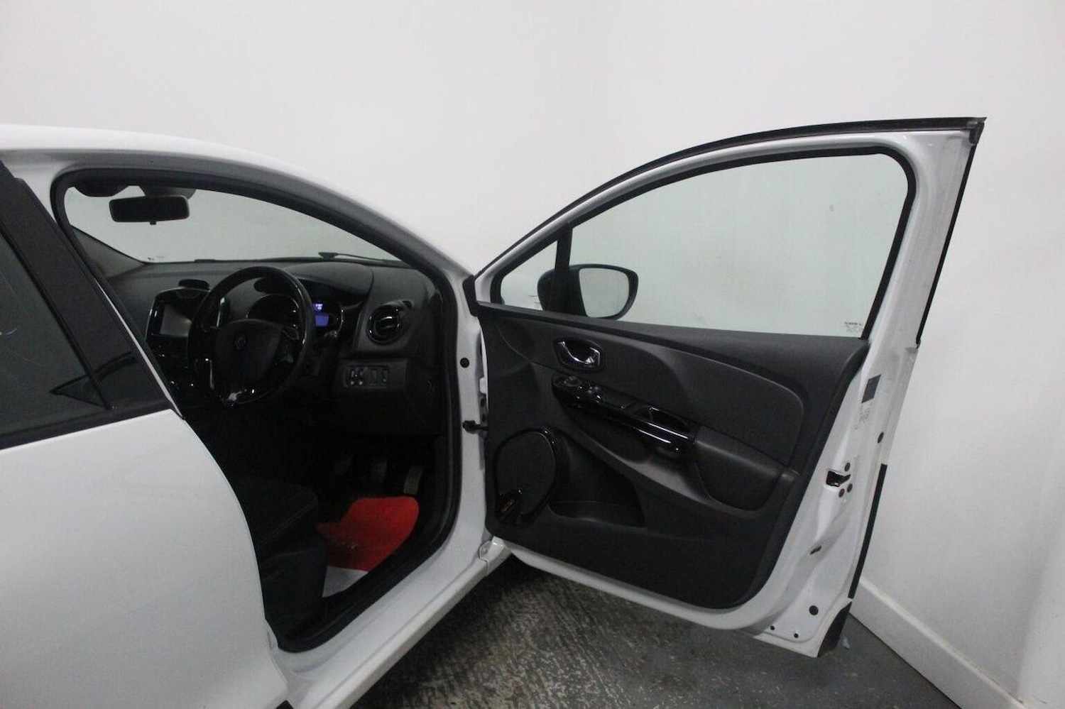 Used Renault Clio 2014 for sale - 77201295: Photo 24