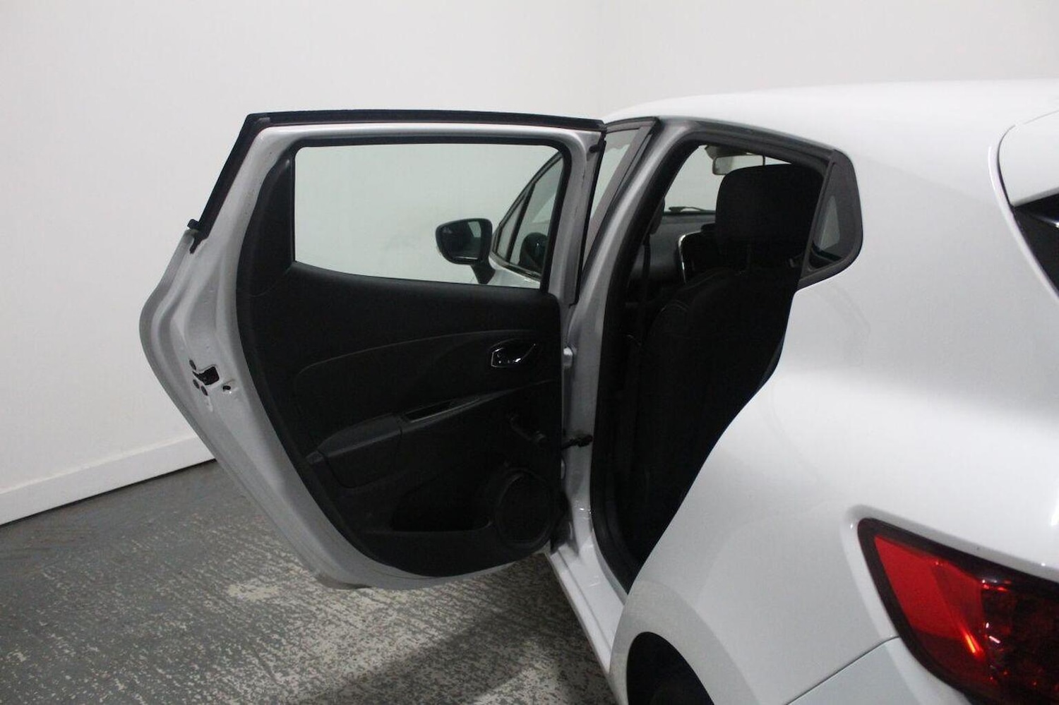 Used Renault Clio 2014 for sale - 77201295: Photo 27