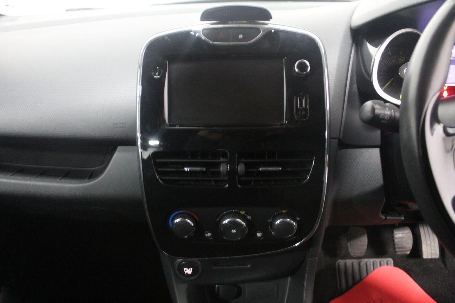 Used Renault Clio 2014 for sale - 77201295: Photo 32