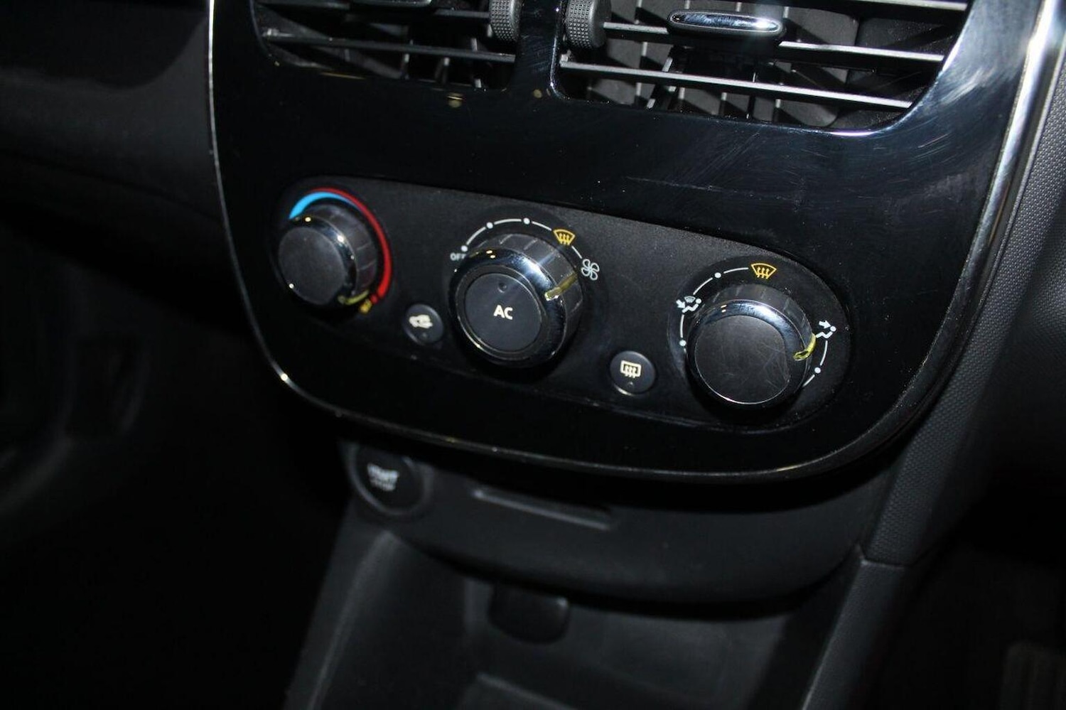 Used Renault Clio 2014 for sale - 77201295: Photo 41