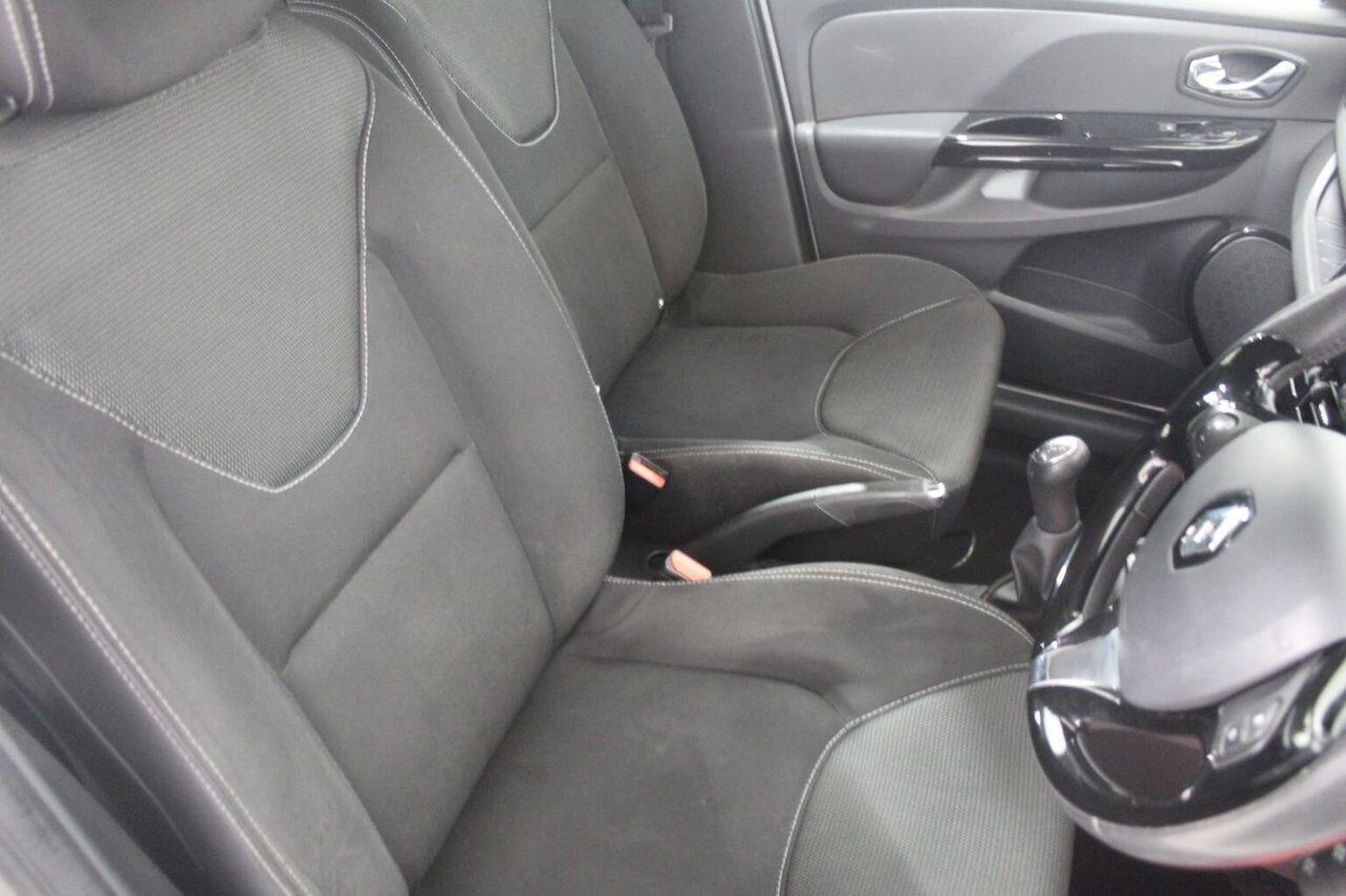 Used Renault Clio 2014 for sale - 77201295: Photo 44