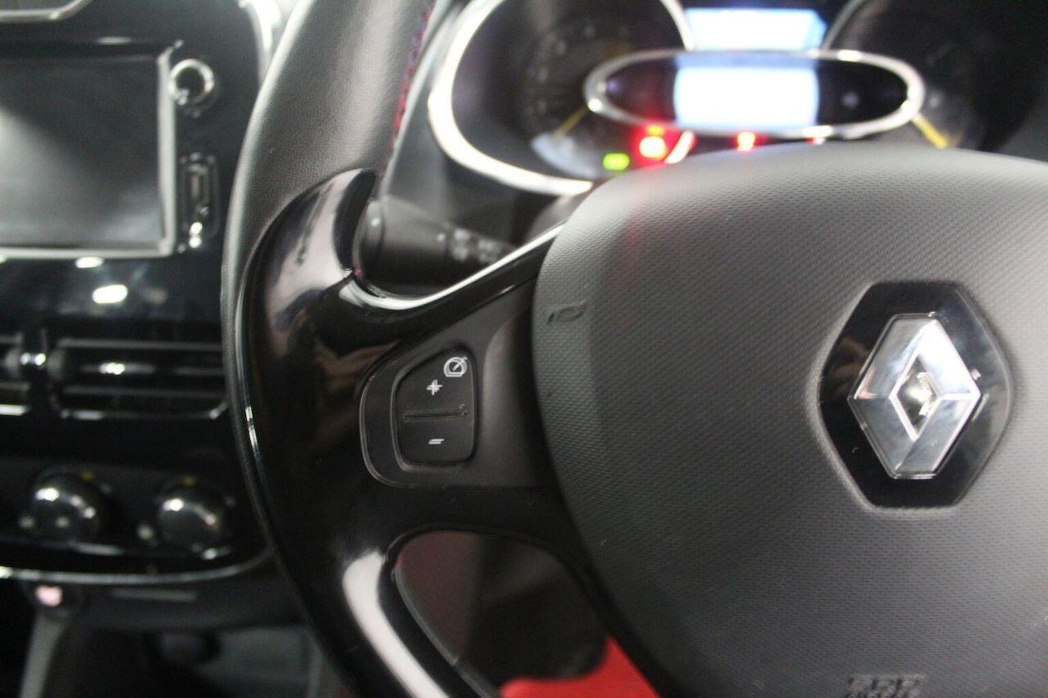 Used Renault Clio 2014 for sale - 77201295: Photo 46