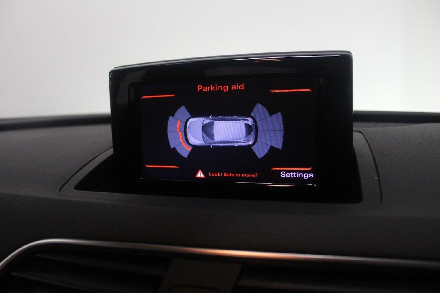 Used Audi Q3 2016 for sale - 77937884: Photo 35