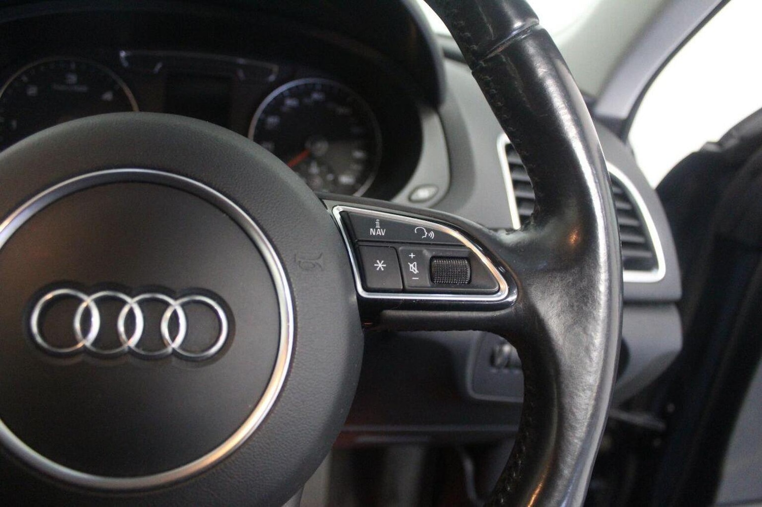 Used Audi Q3 2016 for sale - 77937884: Photo 49