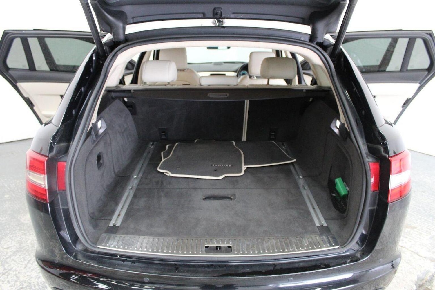 Used Jaguar XF 2013 for sale - 77937868: Photo 24