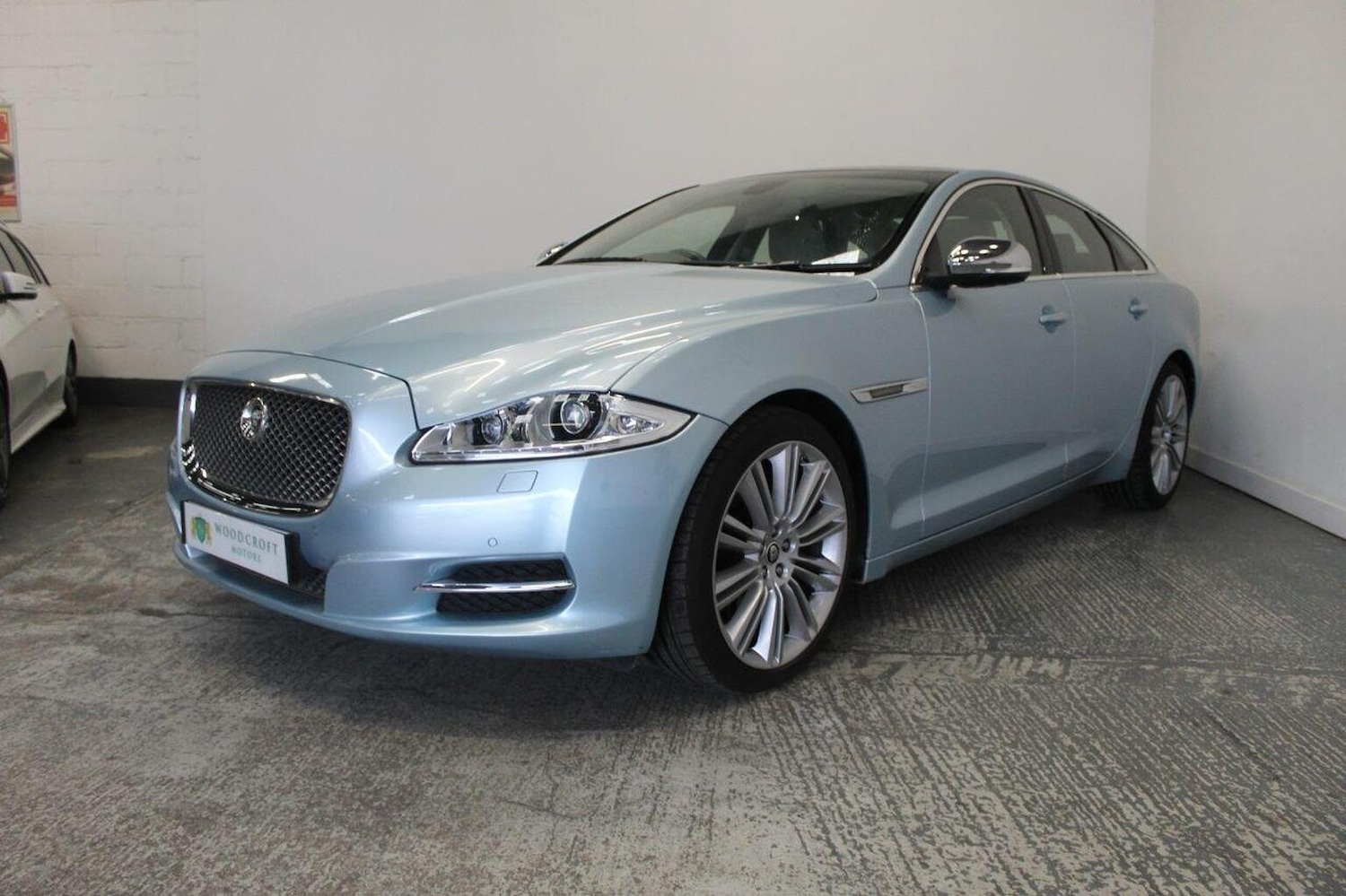 Used Jaguar XJ 2011 for sale - 77977146: Photo 2