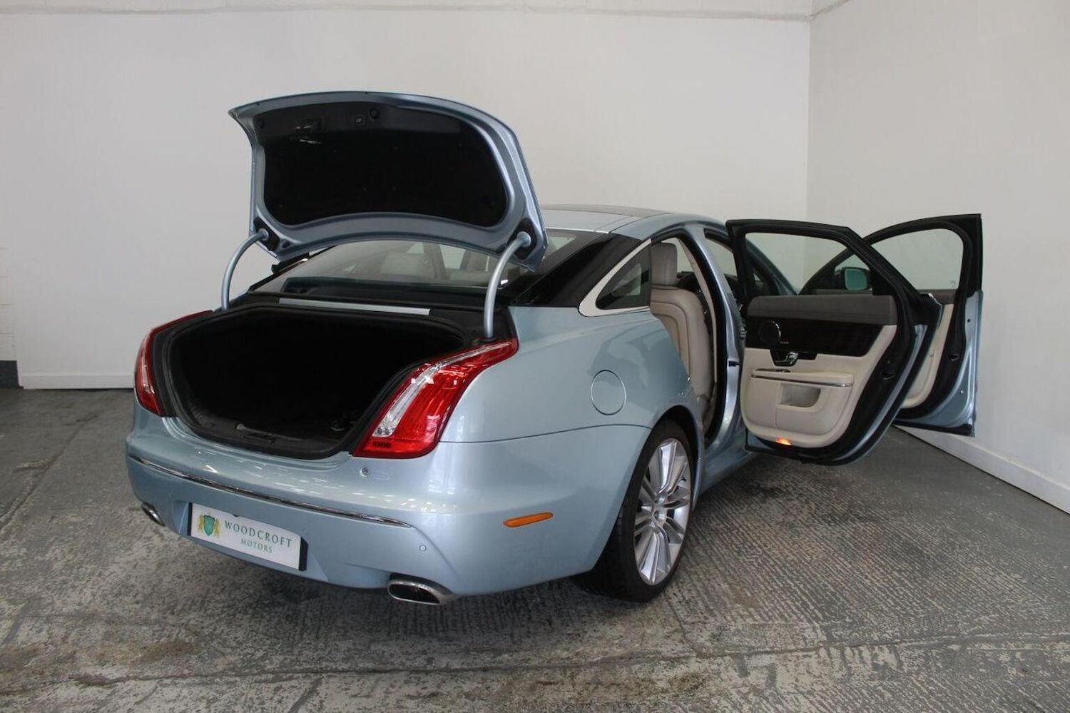 Used Jaguar XJ 2011 for sale - 77977146: Photo 21