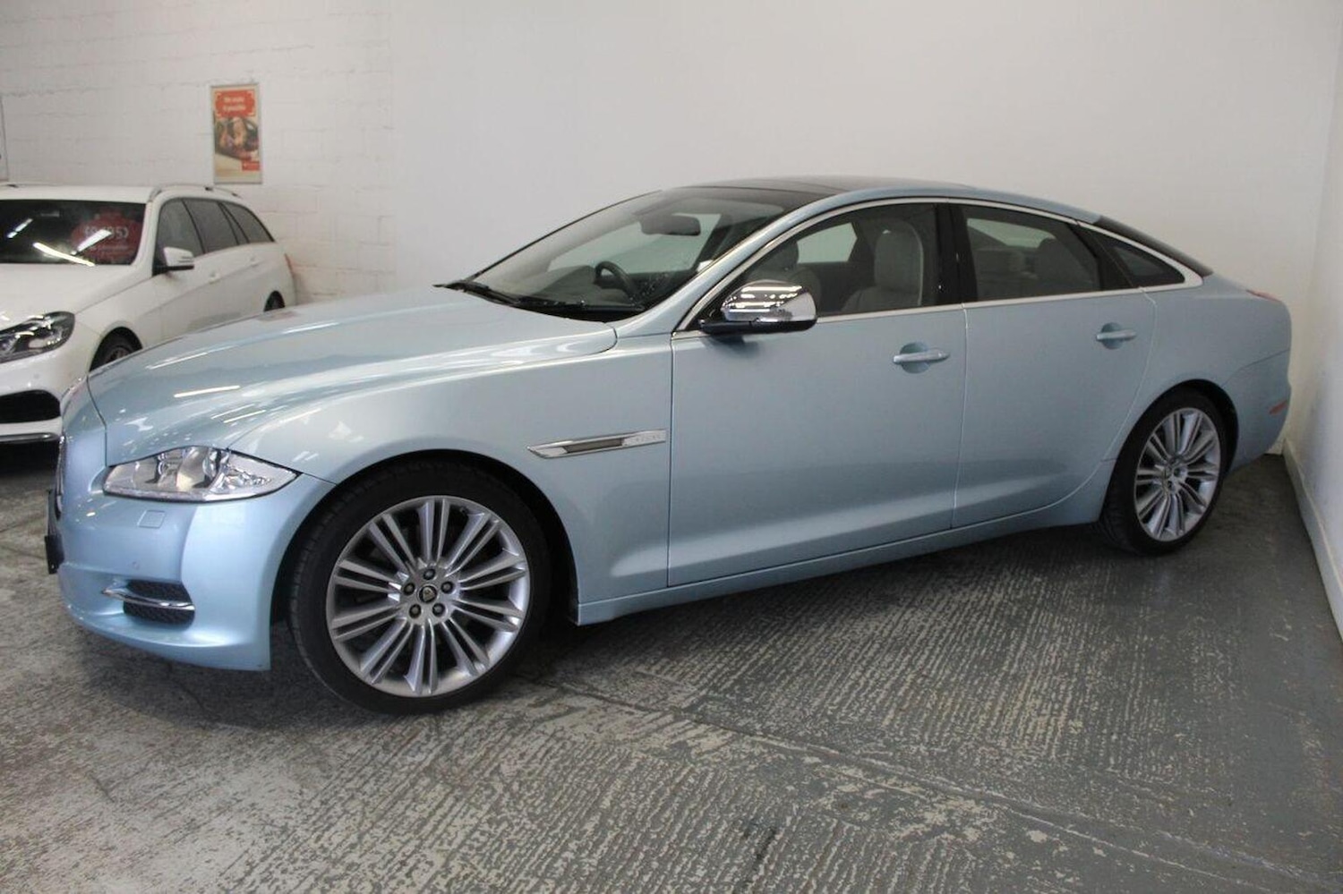 Used Jaguar XJ 2011 for sale - 77977146: Photo 5