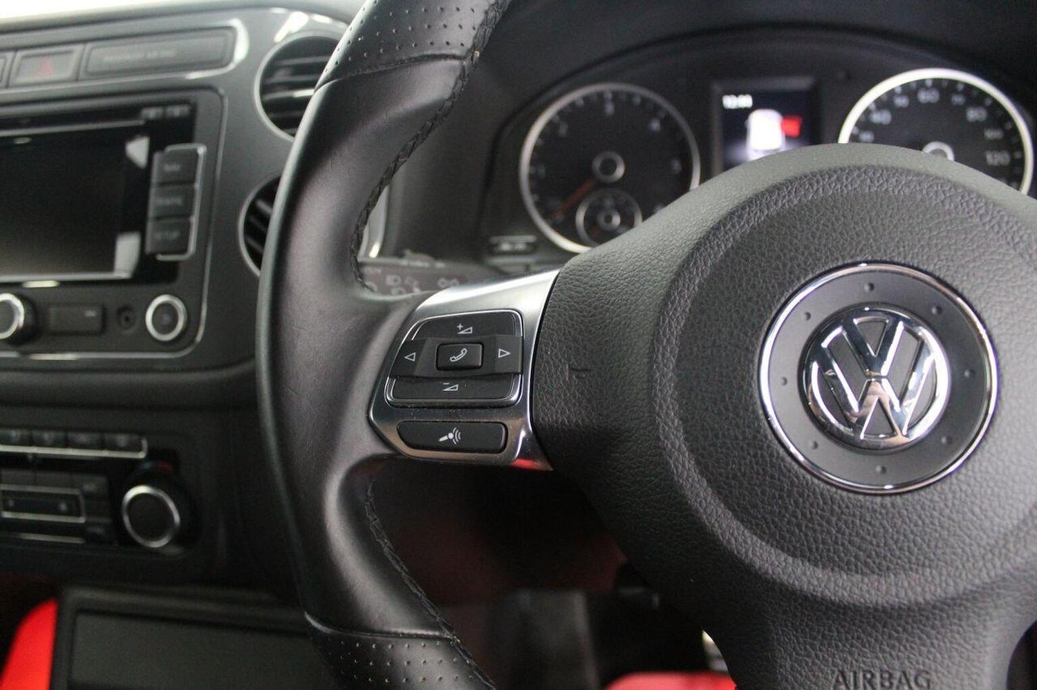 Used Volkswagen Tiguan 2015 for sale - 76531188: Photo 45