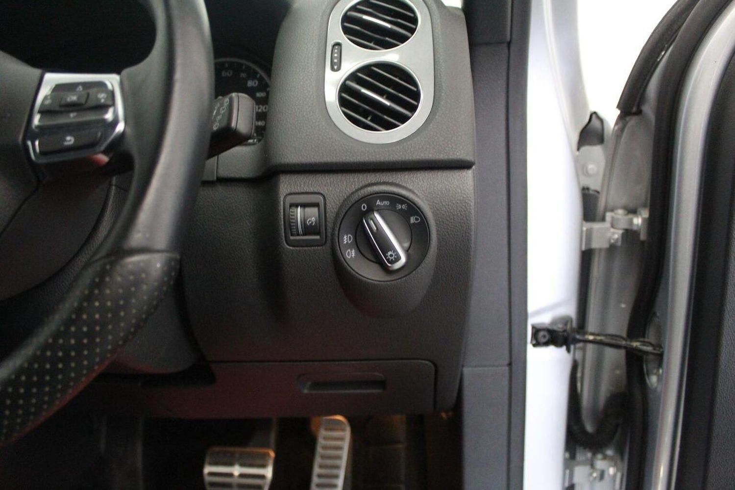 Used Volkswagen Tiguan 2015 for sale - 76531188: Photo 47