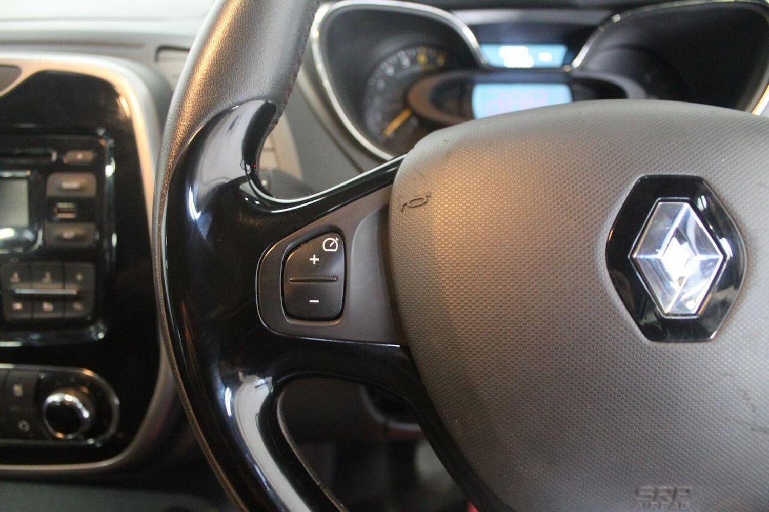 Used Renault Captur 2013 for sale - 76956913: Photo 38