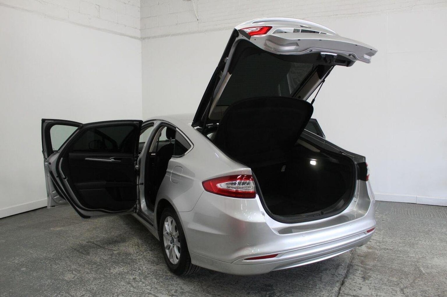 Used Ford Mondeo 2015 for sale - 76192617: Photo 19