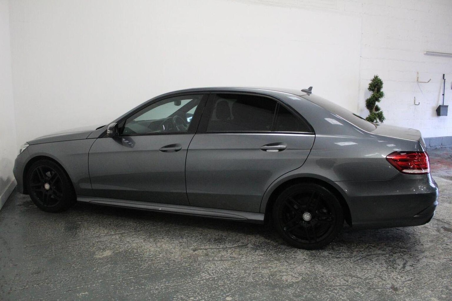 Used Mercedes-Benz E Class 2015 for sale - 76974487: Photo 10