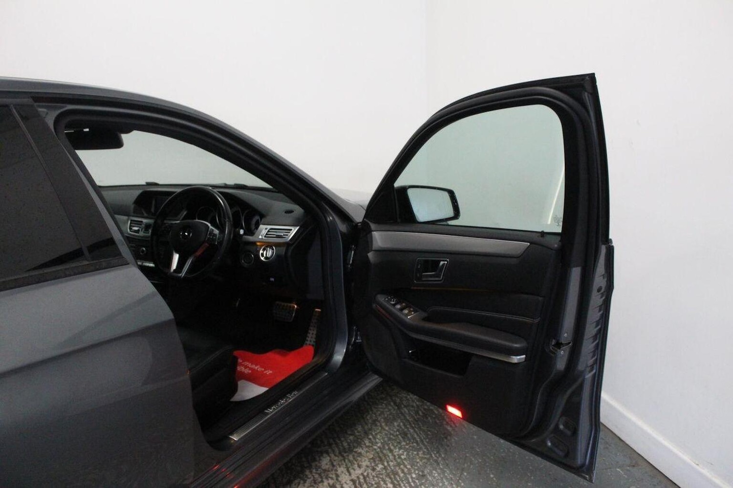 Used Mercedes-Benz E Class 2015 for sale - 76974487: Photo 25