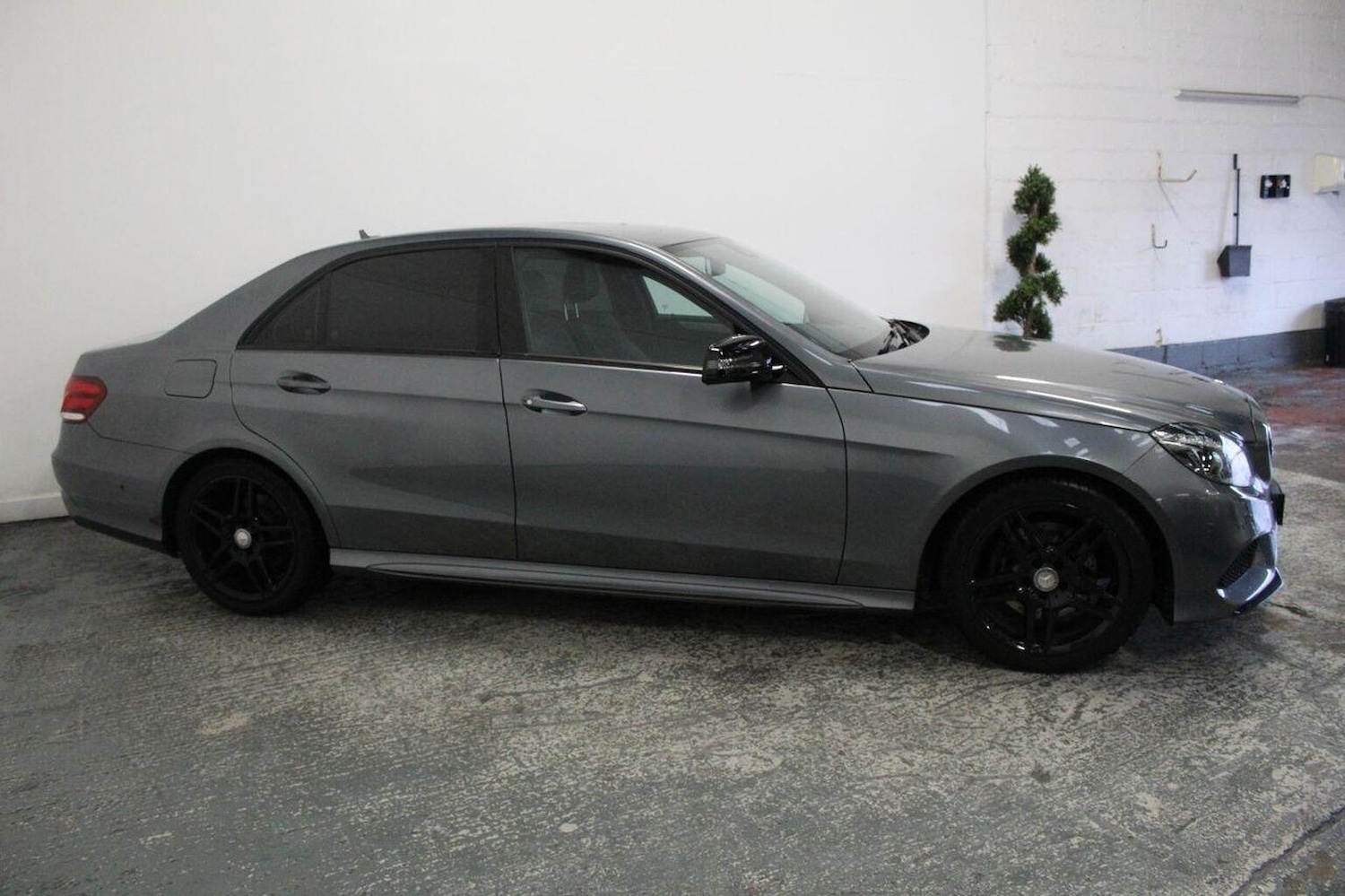 Used Mercedes-Benz E Class 2015 for sale - 76974487: Photo 4