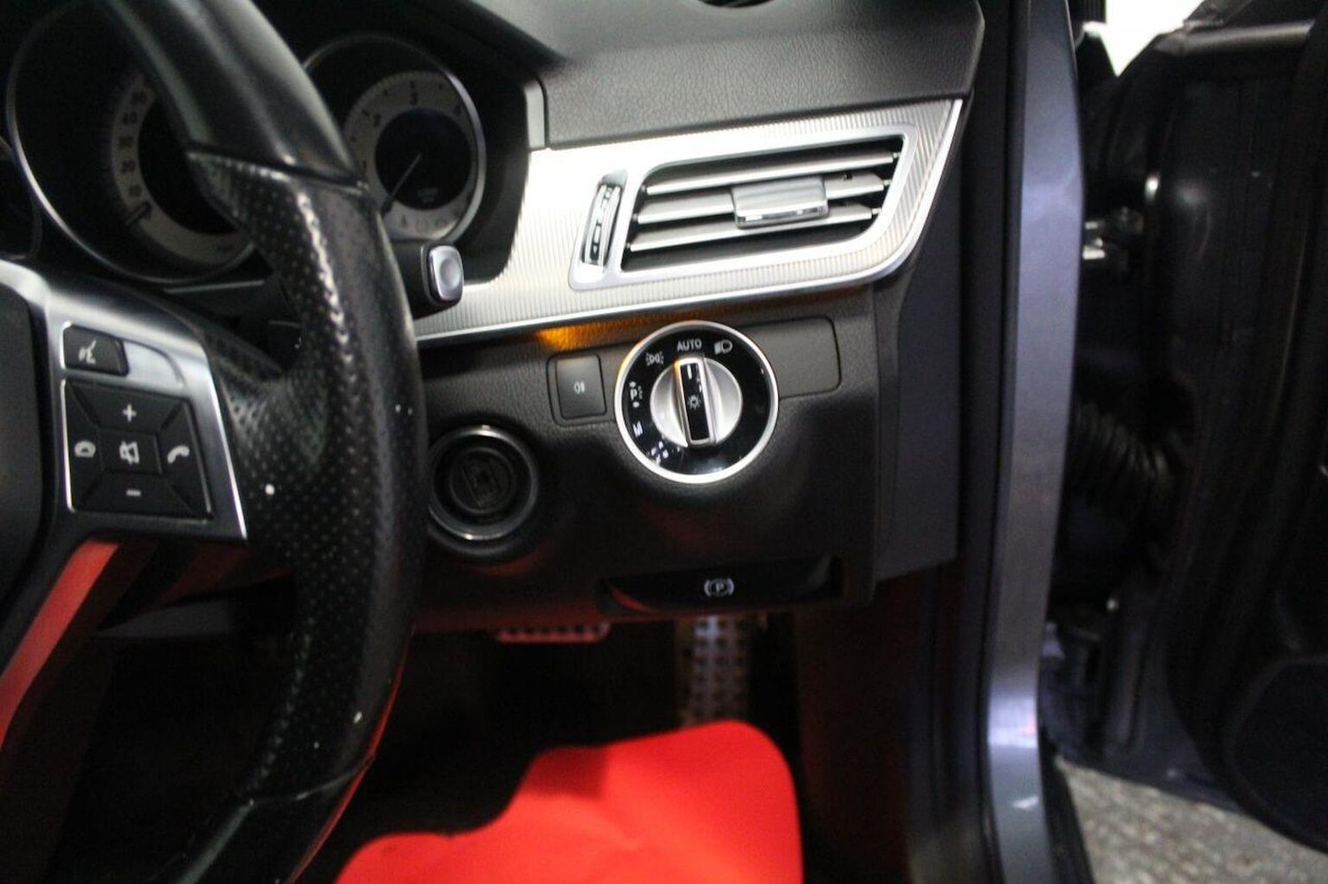 Used Mercedes-Benz E Class 2015 for sale - 76974487: Photo 48