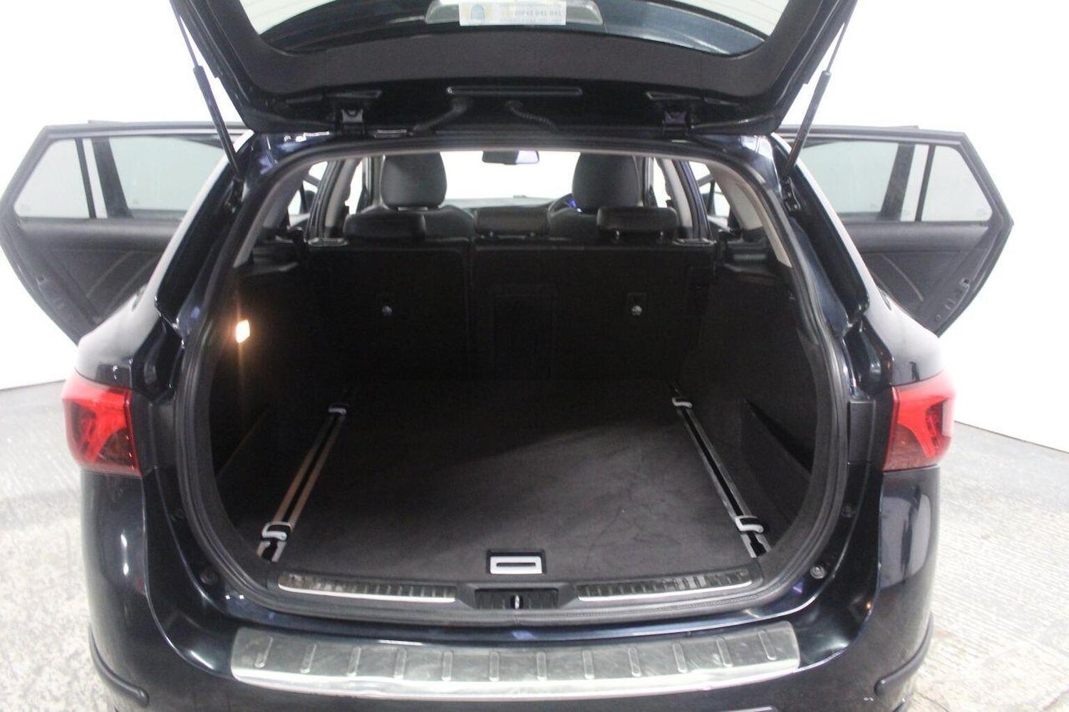 Used Toyota Avensis 2015 for sale - 77020597: Photo 24