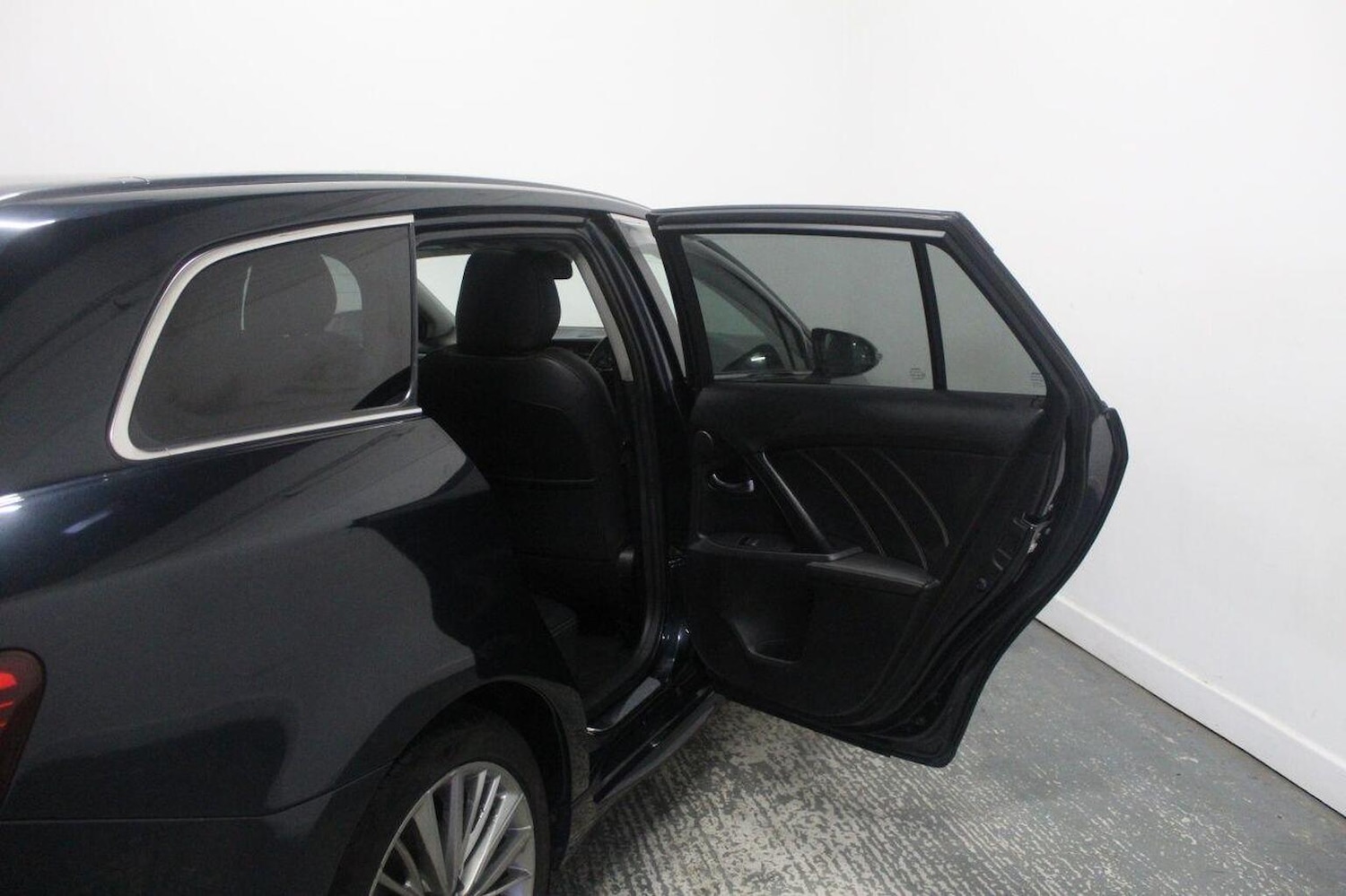 Used Toyota Avensis 2015 for sale - 77020597: Photo 26