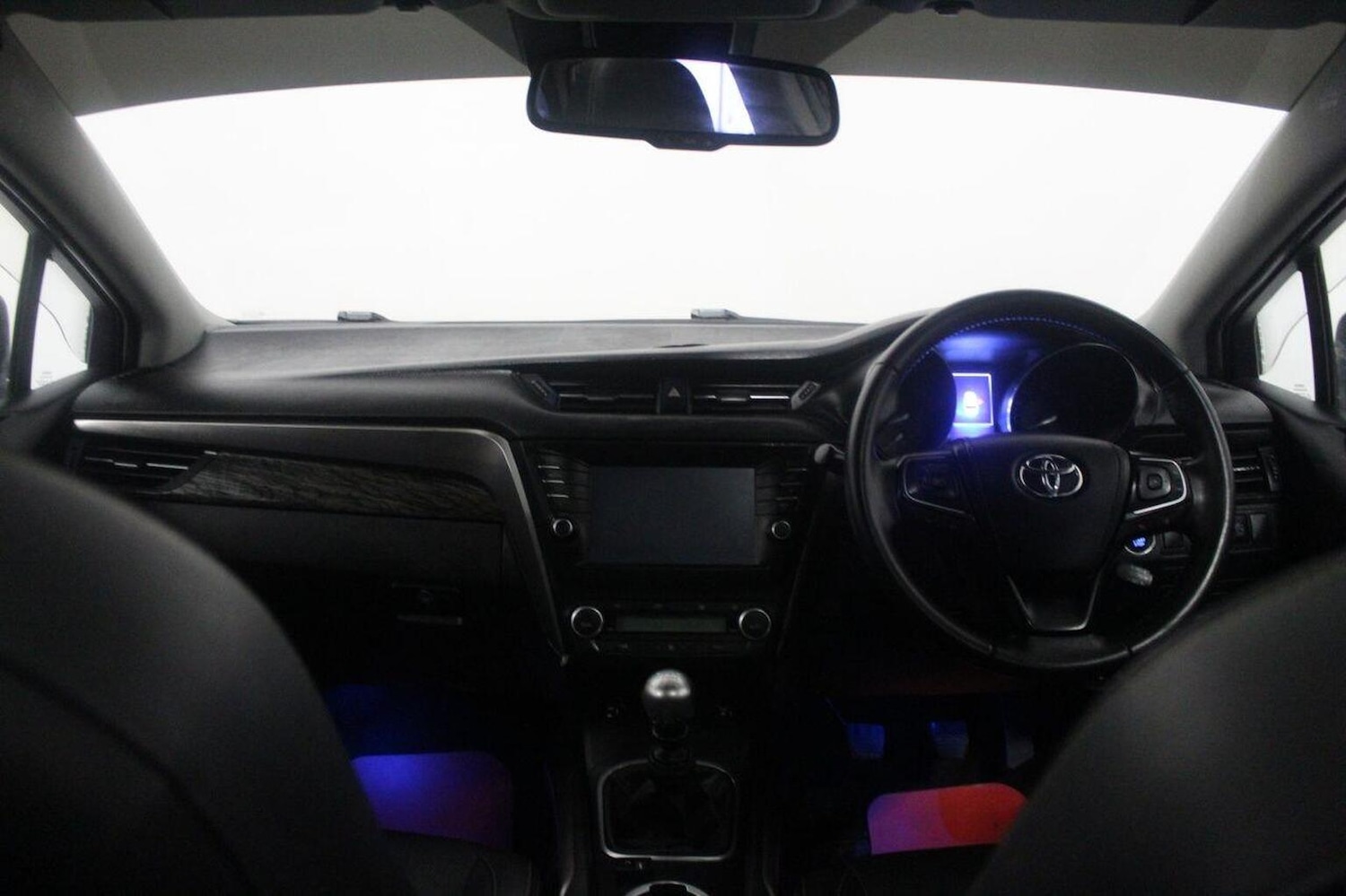 Used Toyota Avensis 2015 for sale - 77020597: Photo 29