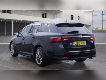 Used Toyota Avensis 2015 for sale - 77020597: Photo