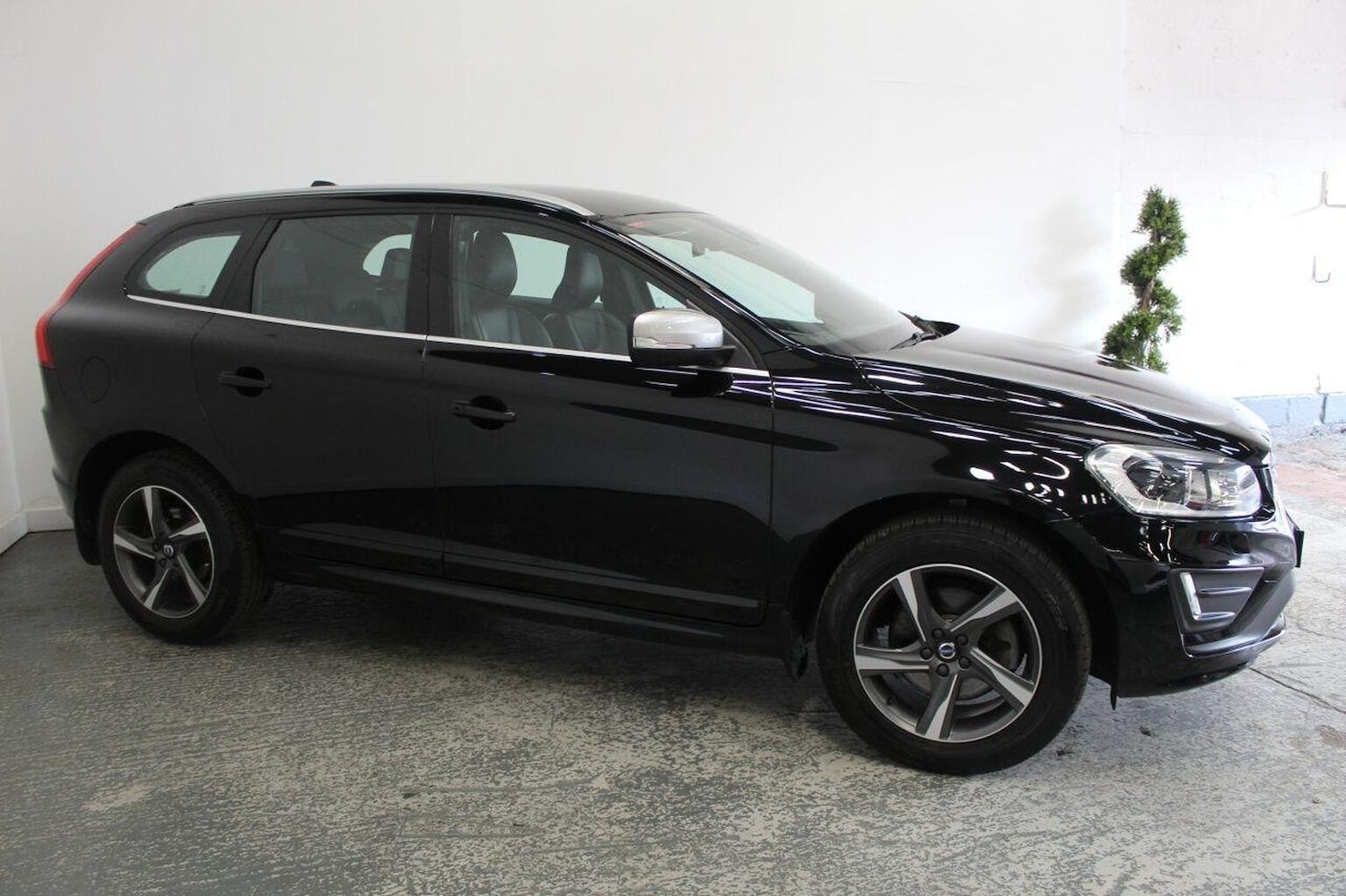 Used Volvo XC60 2015 for sale - 76793862: Photo 4