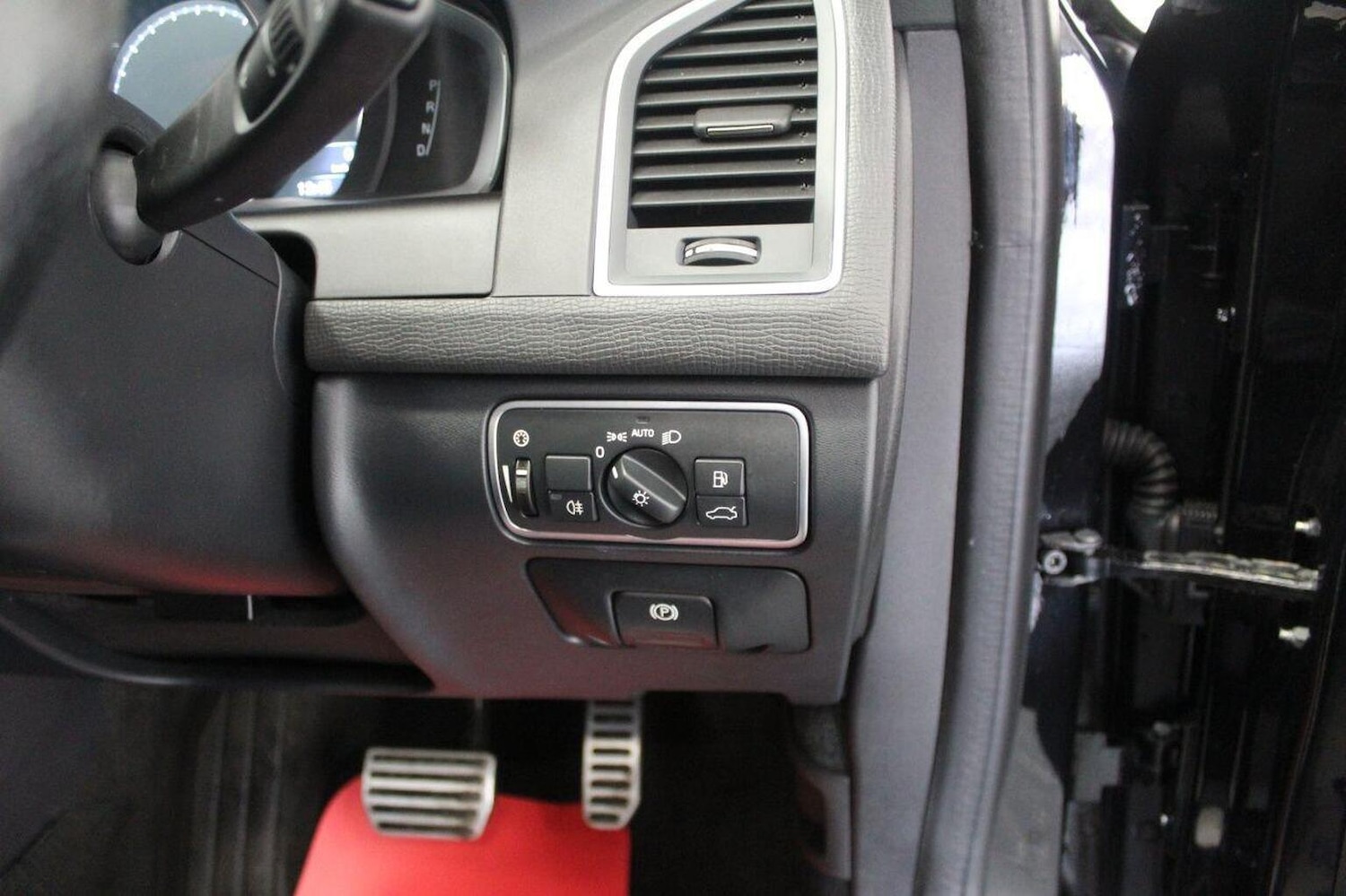 Used Volvo XC60 2015 for sale - 76793862: Photo 47