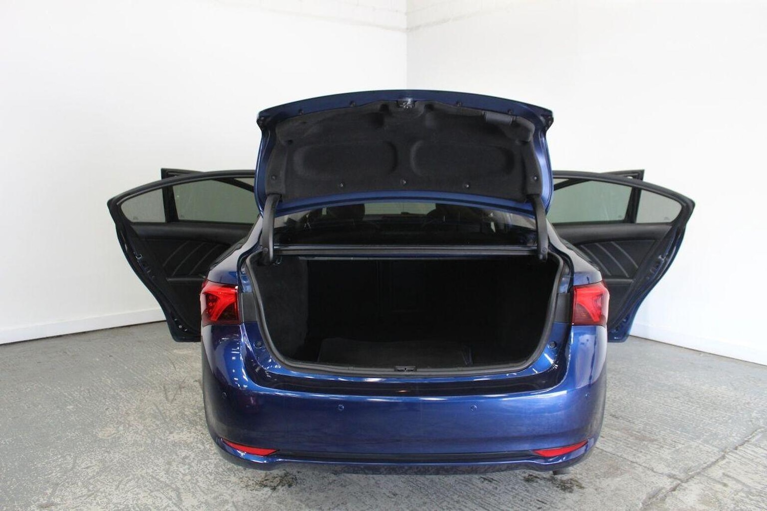 Used Toyota Avensis 2016 for sale - 77464625: Photo 24