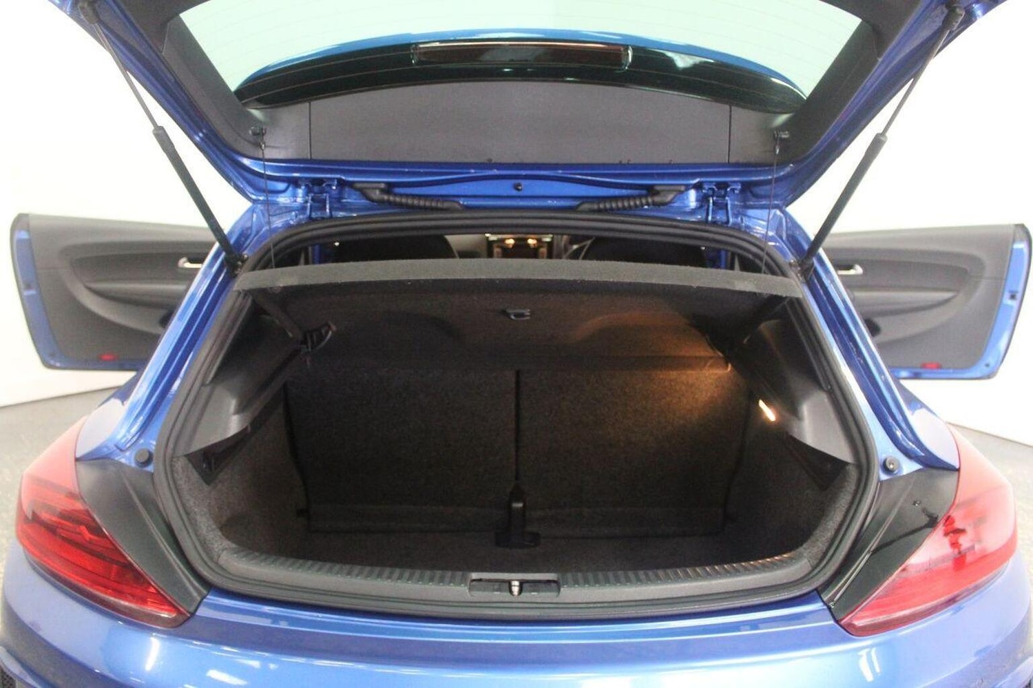 Used Volkswagen Scirocco 2015 for sale - 77124205: Photo 24