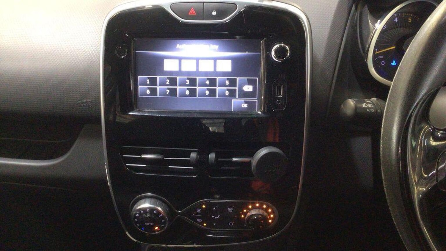 Used Renault Clio 2015 for sale - 77962006: Photo 16