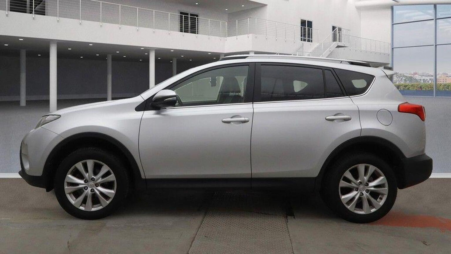 Used Toyota RAV4 2015 for sale - 76527377: Photo 11