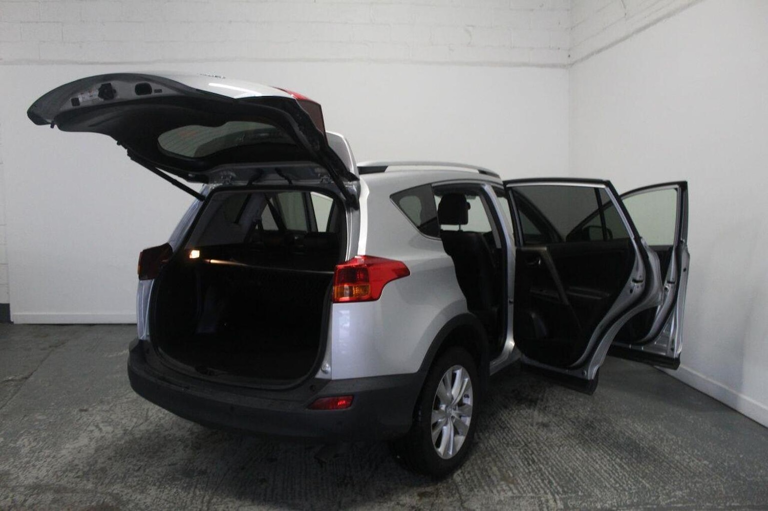 Used Toyota RAV4 2015 for sale - 76527377: Photo 22