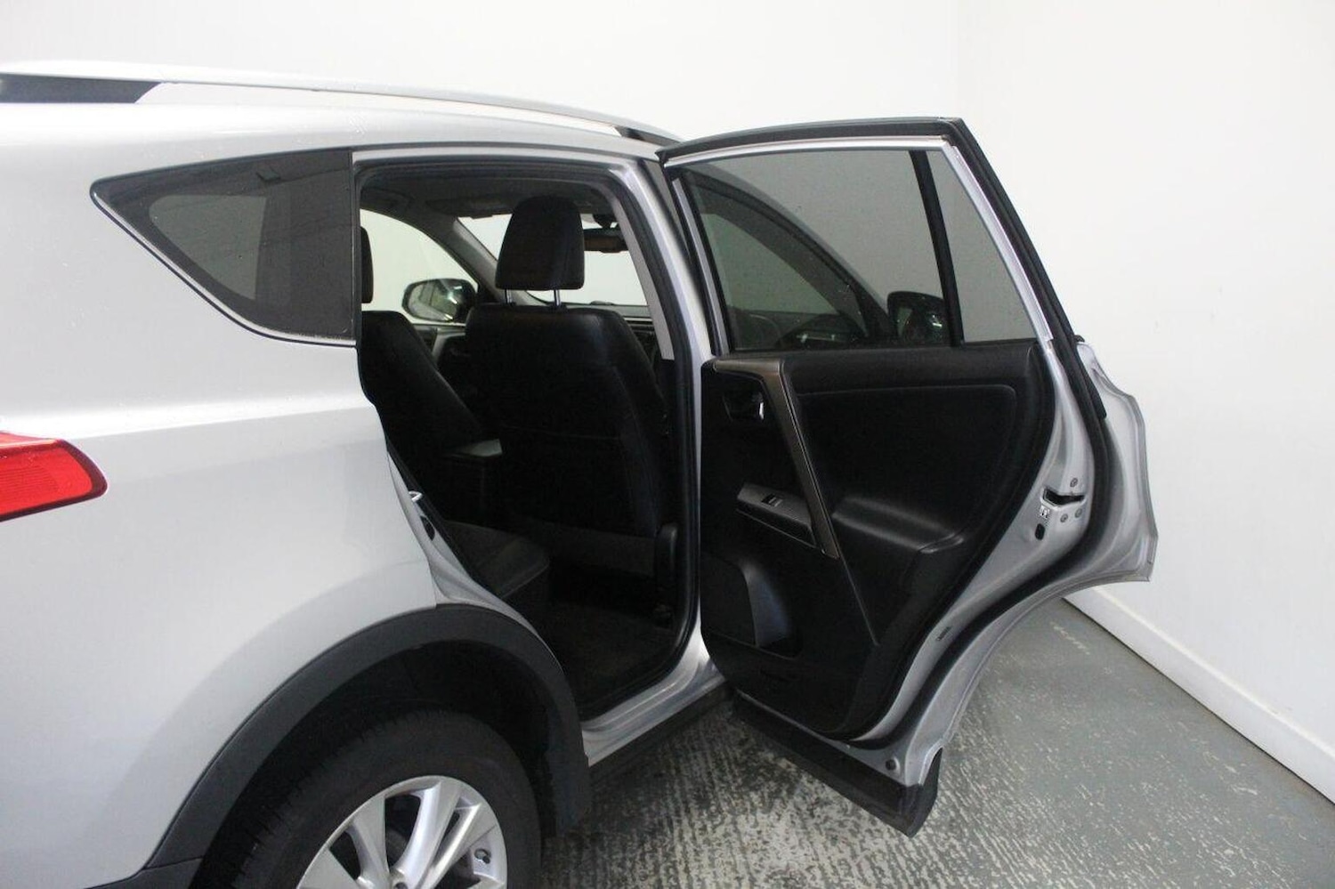Used Toyota RAV4 2015 for sale - 76527377: Photo 27