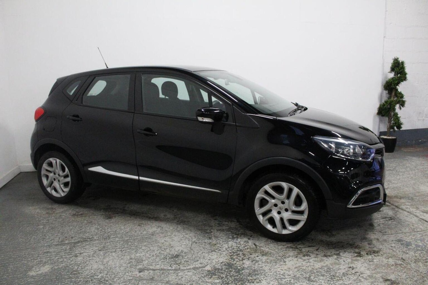 Used Renault Captur 2016 for sale - 76935303: Photo 4