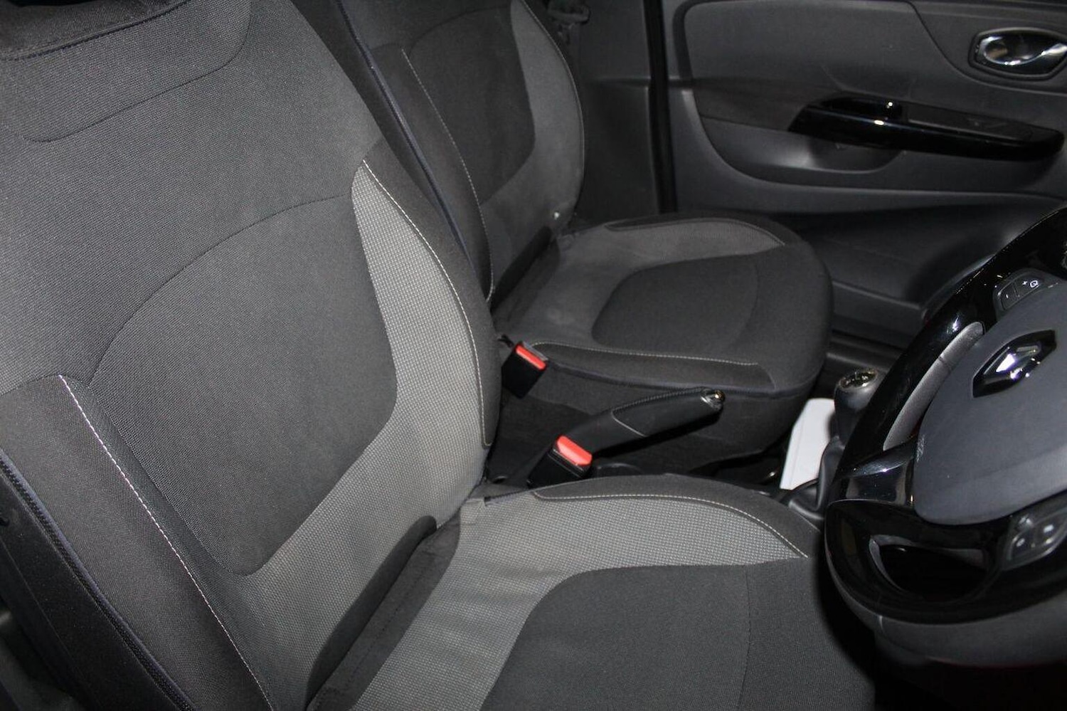 Used Renault Captur 2016 for sale - 76935303: Photo 40