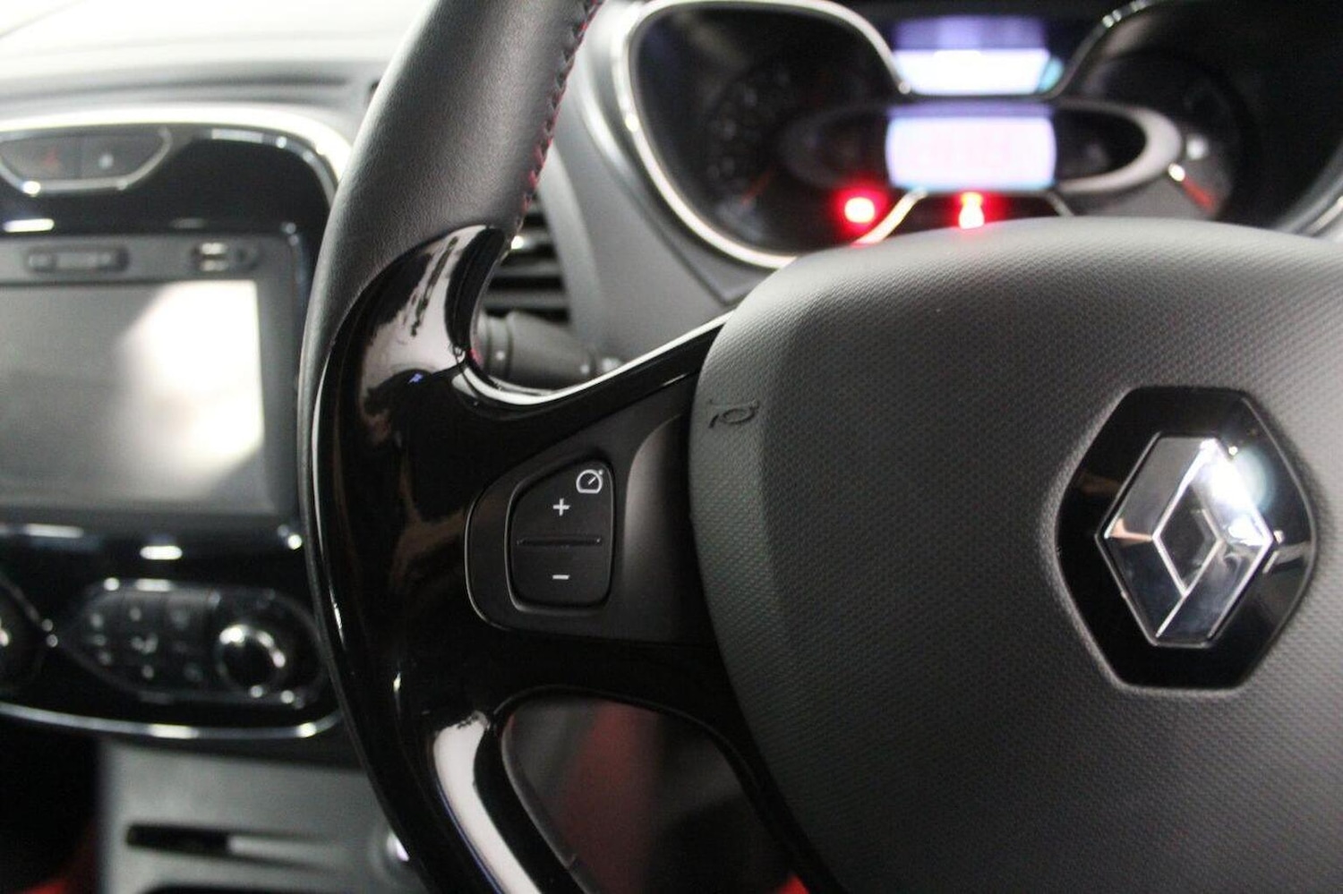 Used Renault Captur 2016 for sale - 76935303: Photo 42