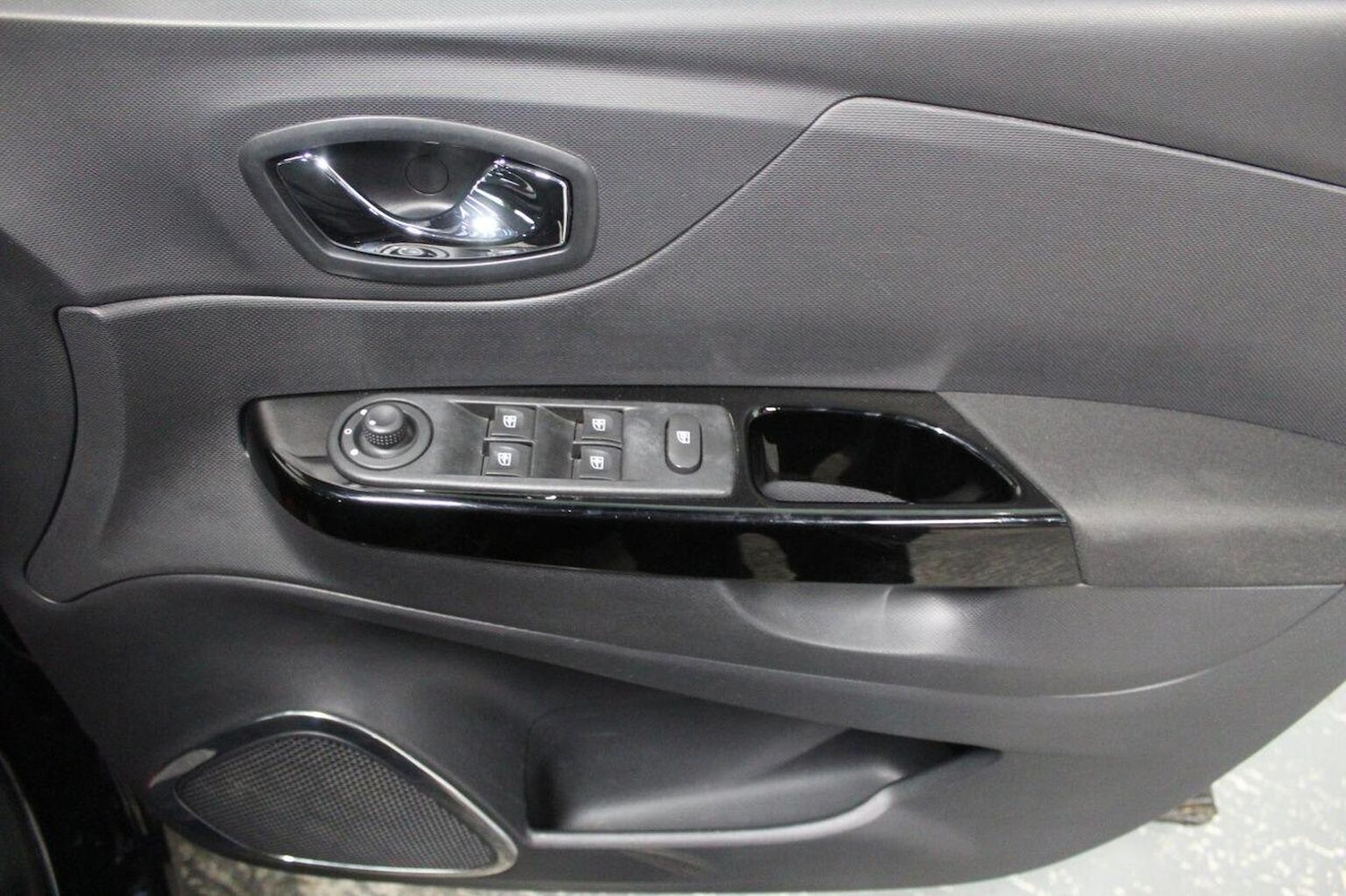 Used Renault Captur 2016 for sale - 76935303: Photo 45